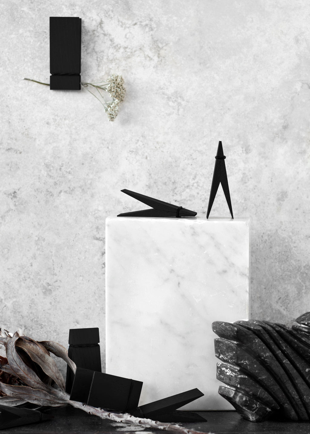 Moebe Black Wooden Clips - Stylish Ash Wood Pinch for Home & Office Decor