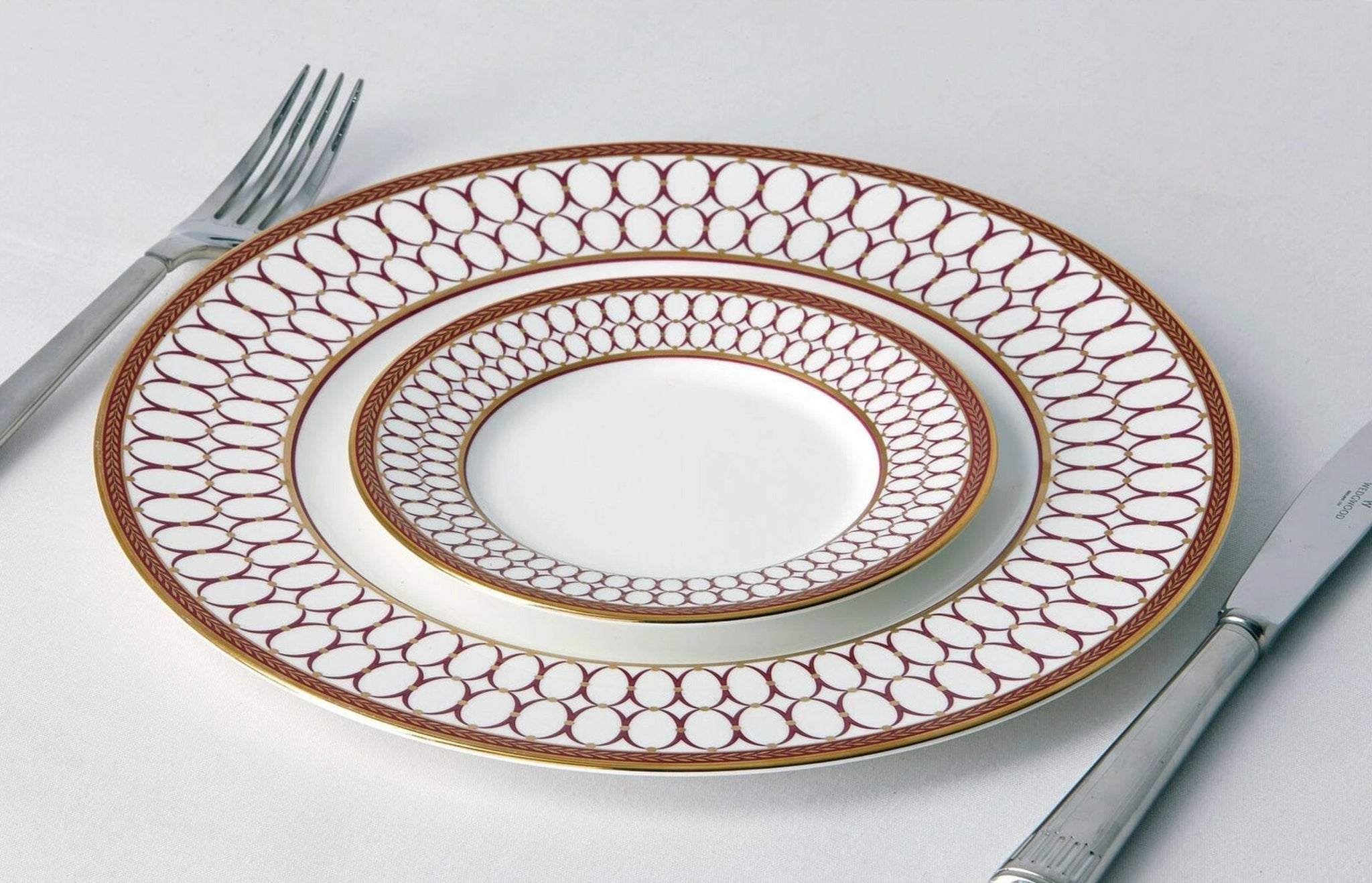 Wedgwood Renaissance Red Plate, 15 Cm