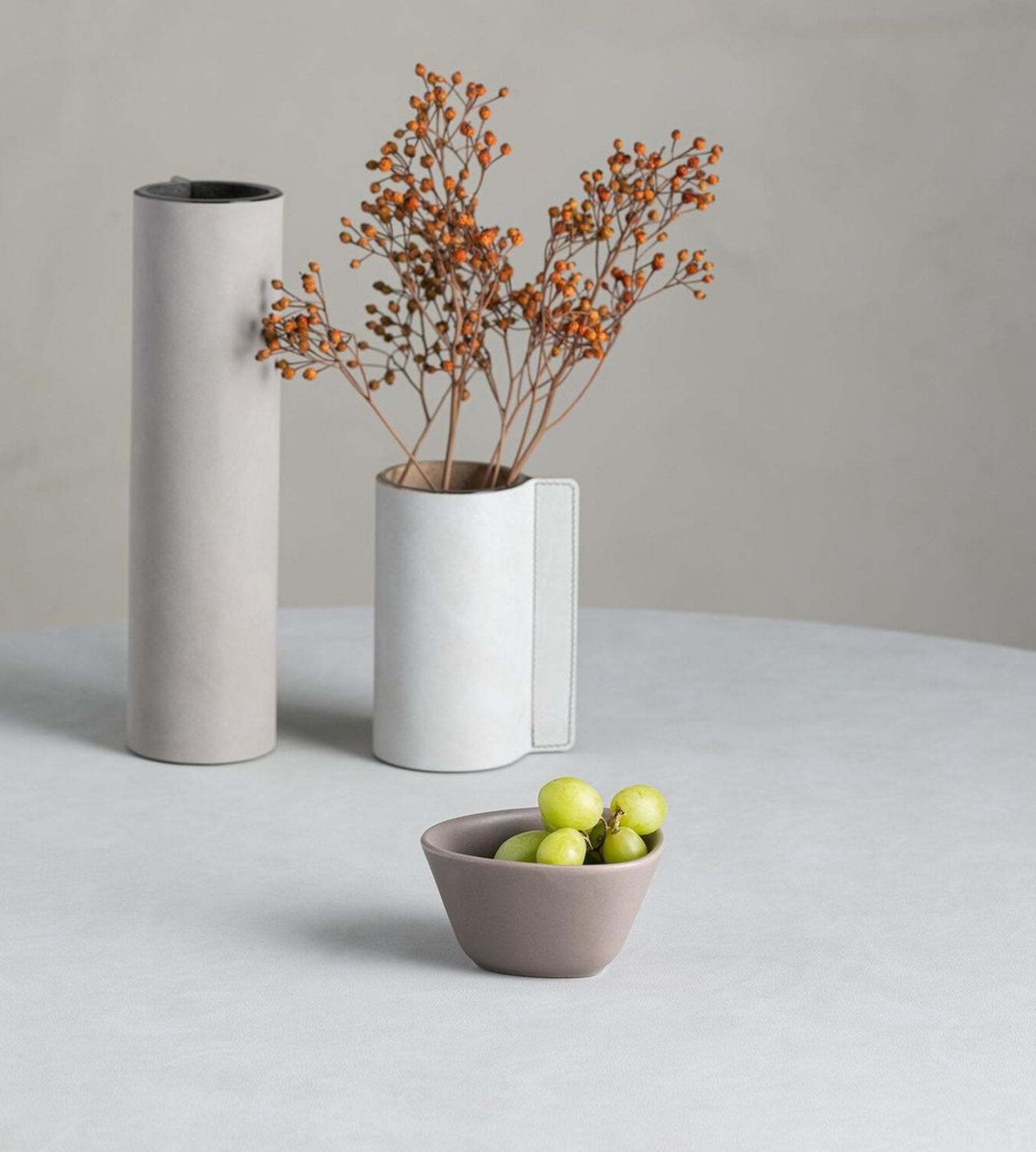 Lind DNA Curve balls made of earthenware S, warm grey