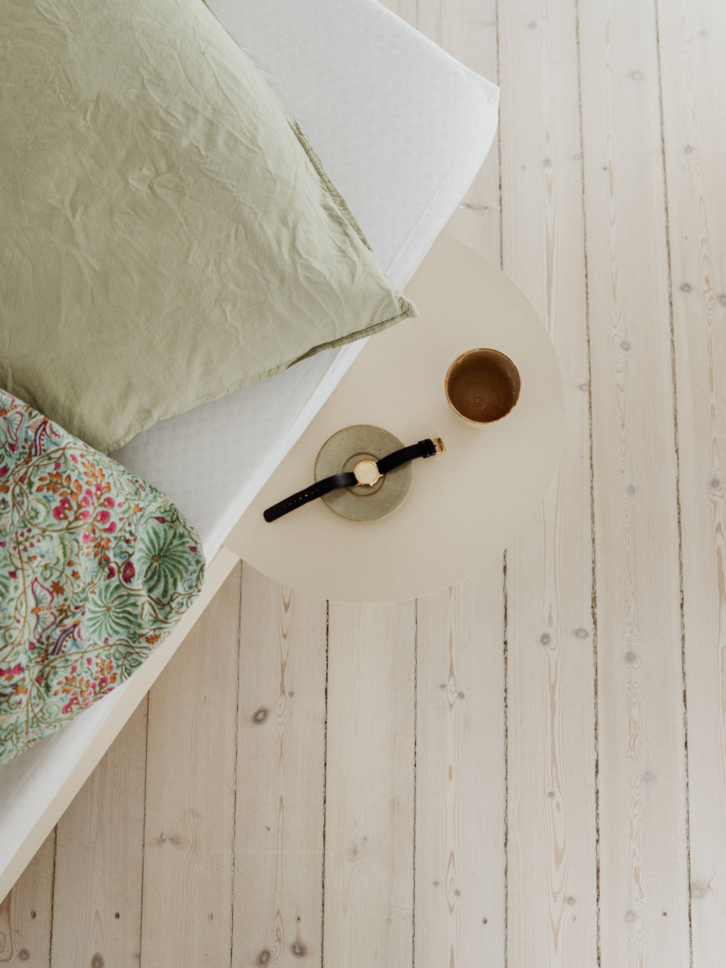 Minimalist Moebe Bedside Table in Sand - Crescent Design, Steel Build