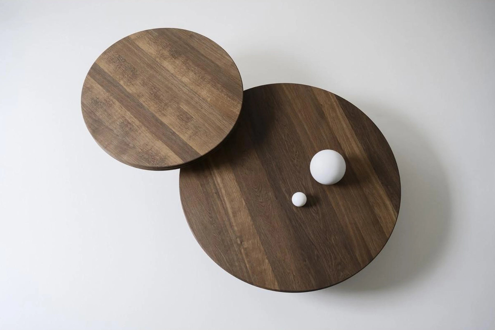 DK3 Groove Three-legged side table oak smoked, ØxH 110x37,5 cm