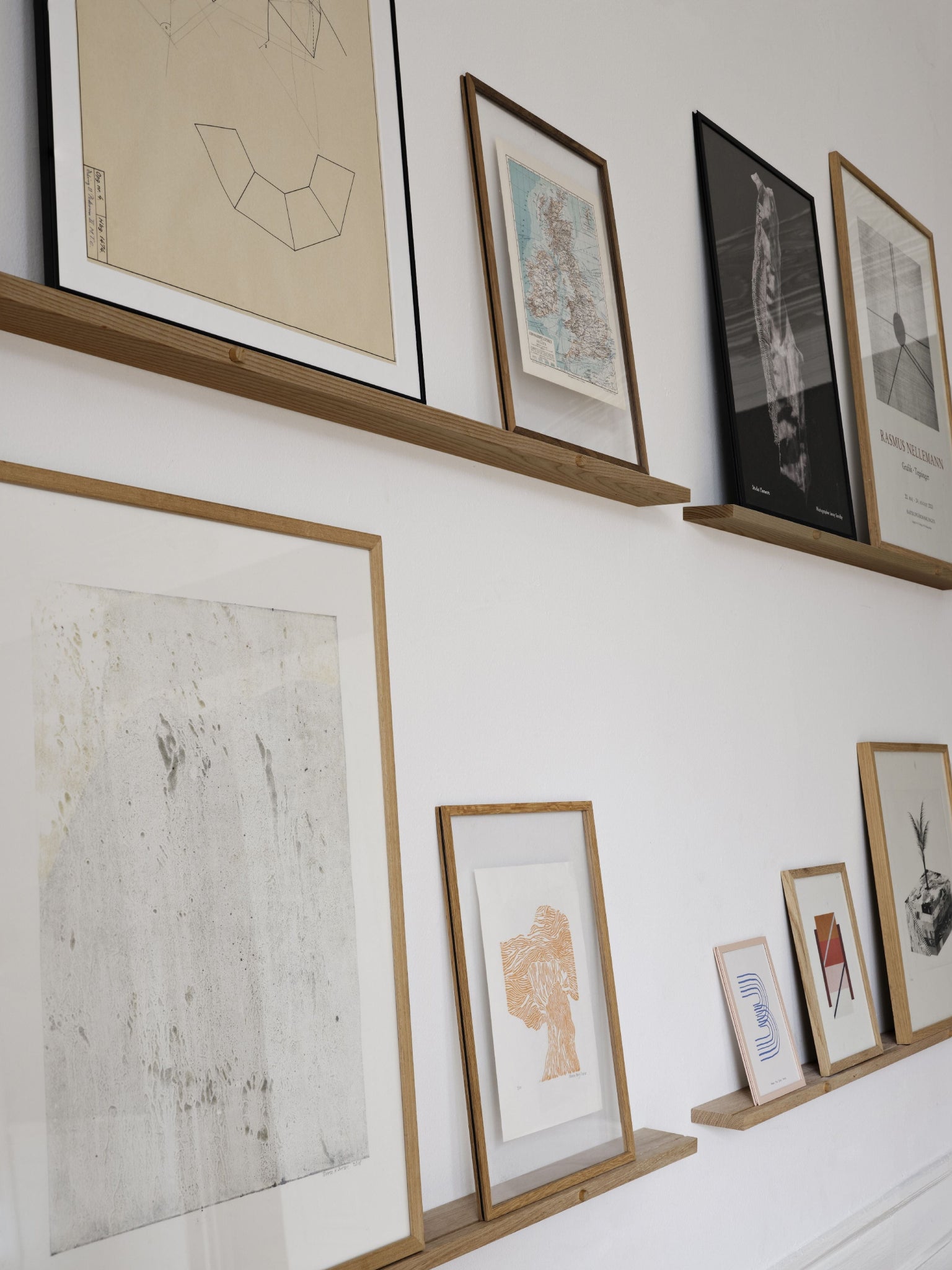 Moebe Gallery Shelf 115 cm Oak - Stylish Solid Wood Wall Decor Solution