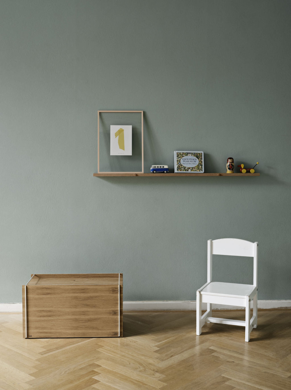 Moebe Gallery Shelf 115 cm Oak - Stylish Solid Wood Wall Decor Solution