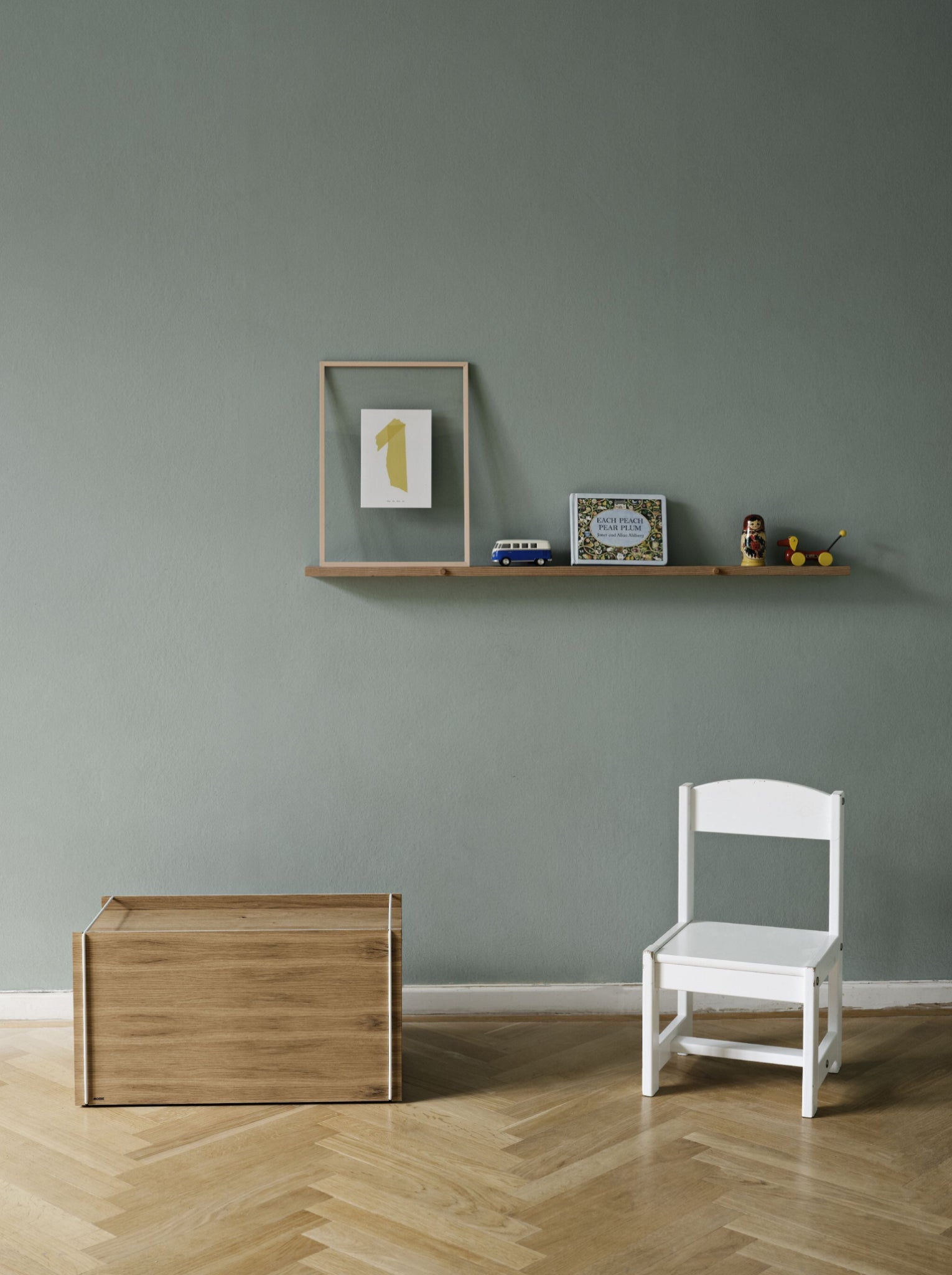 Moebe Gallery Shelf 115 cm Oak - Stylish Solid Wood Wall Decor Solution