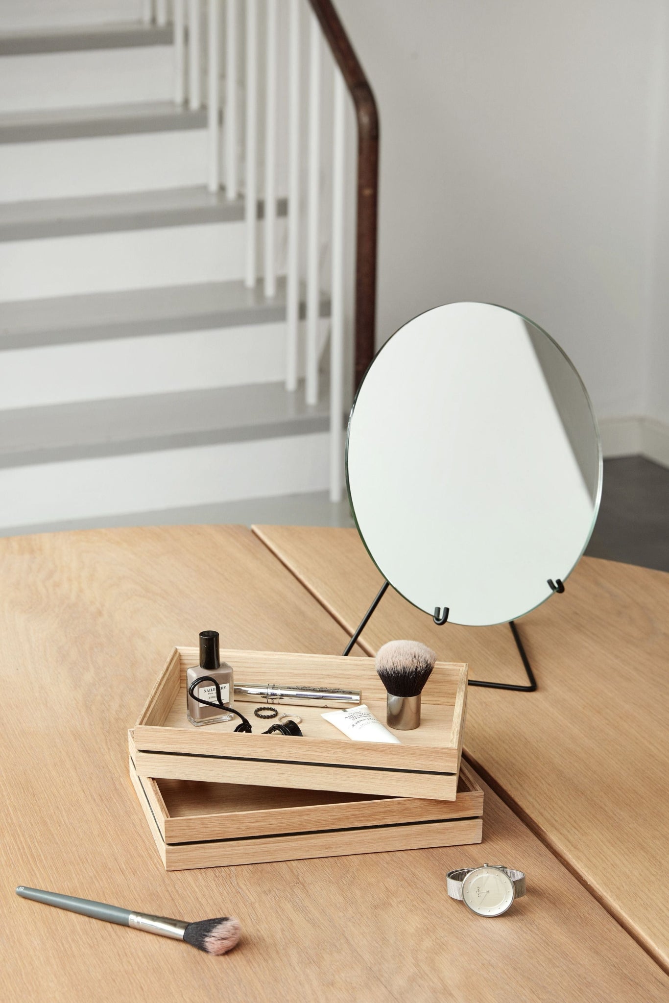 Sleek Moebe Standing Mirror Ø20 cm in Black - Minimalist Design