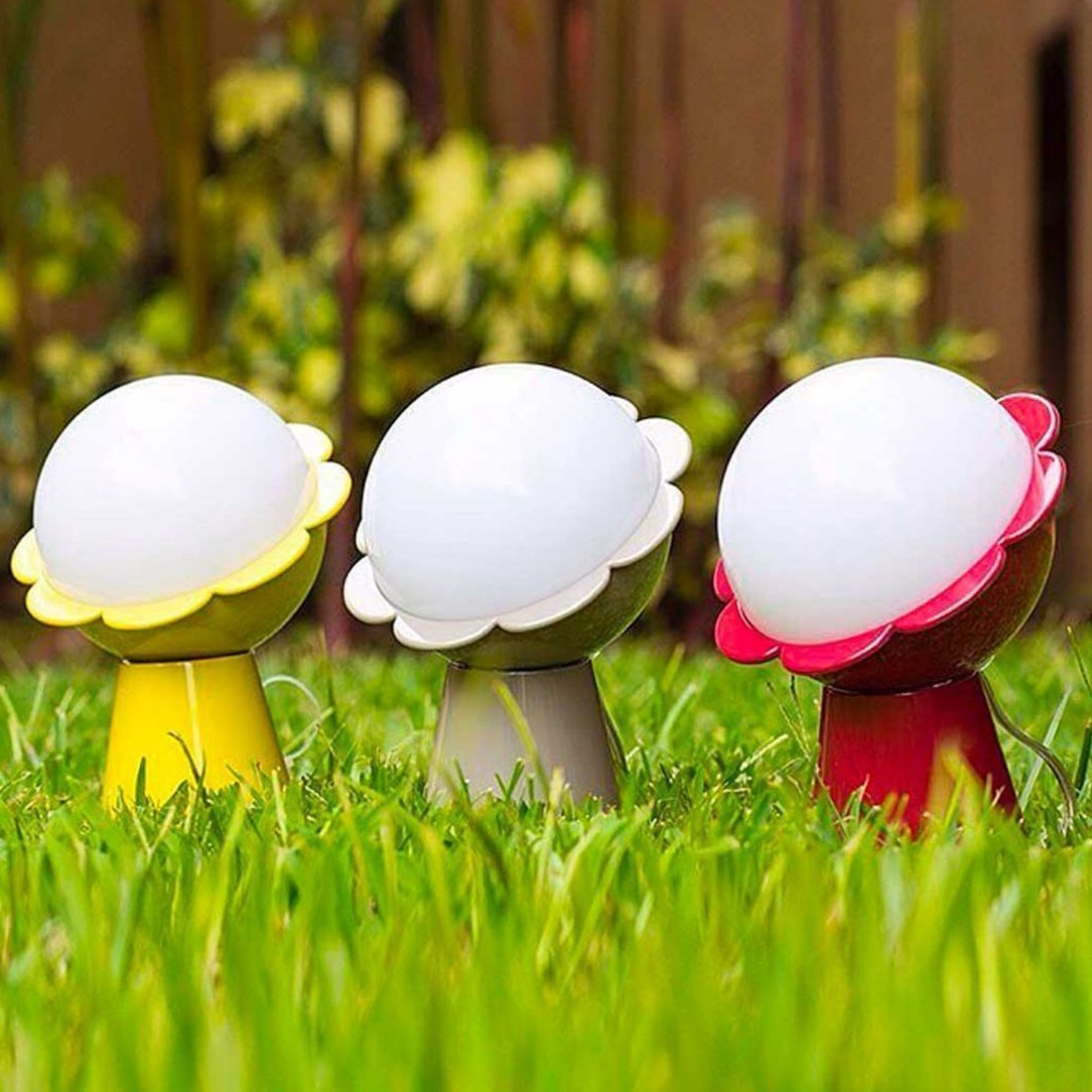 Qeeboo Daisy Table Lamp by Nika Zupanc in Black - Romantic Home Lighting