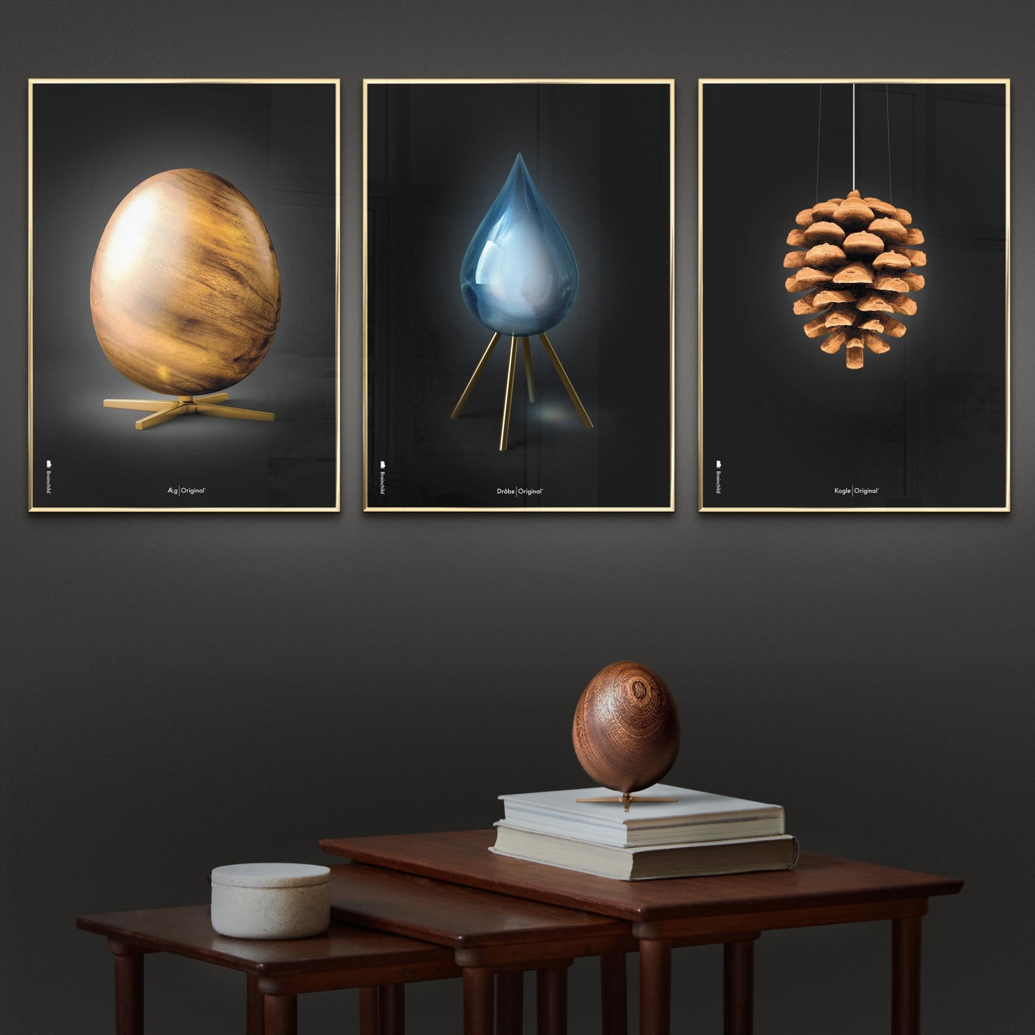 Brainchild drop classic poster, frame made of black lacquered wood 50x70 cm, black background