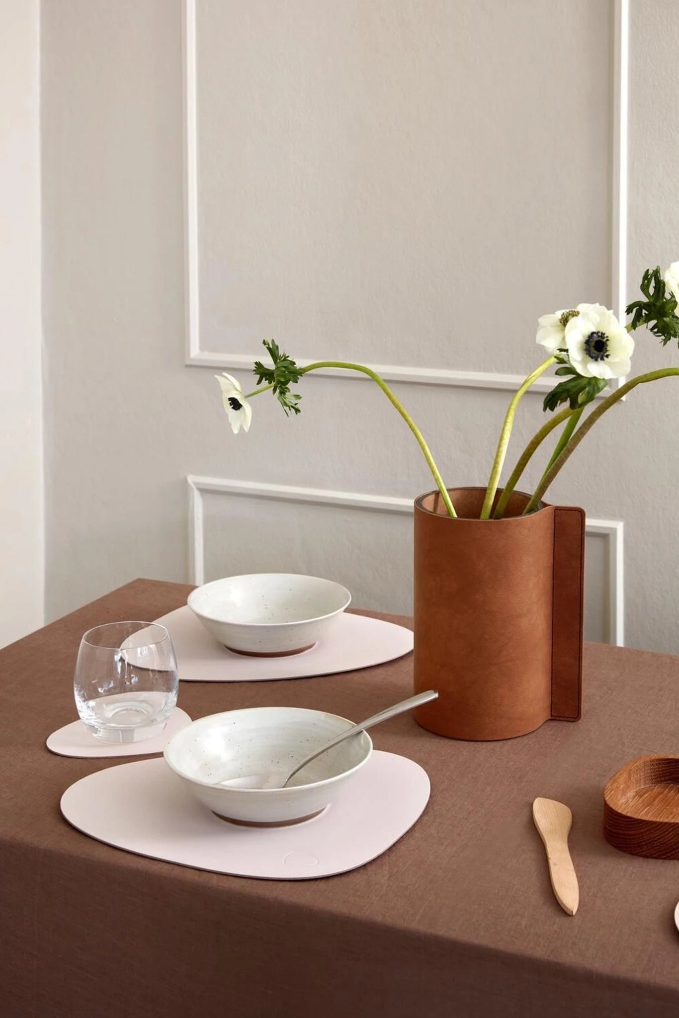 Lind DNA Curve Glass Coaster Hippo Leather, Warm Grey