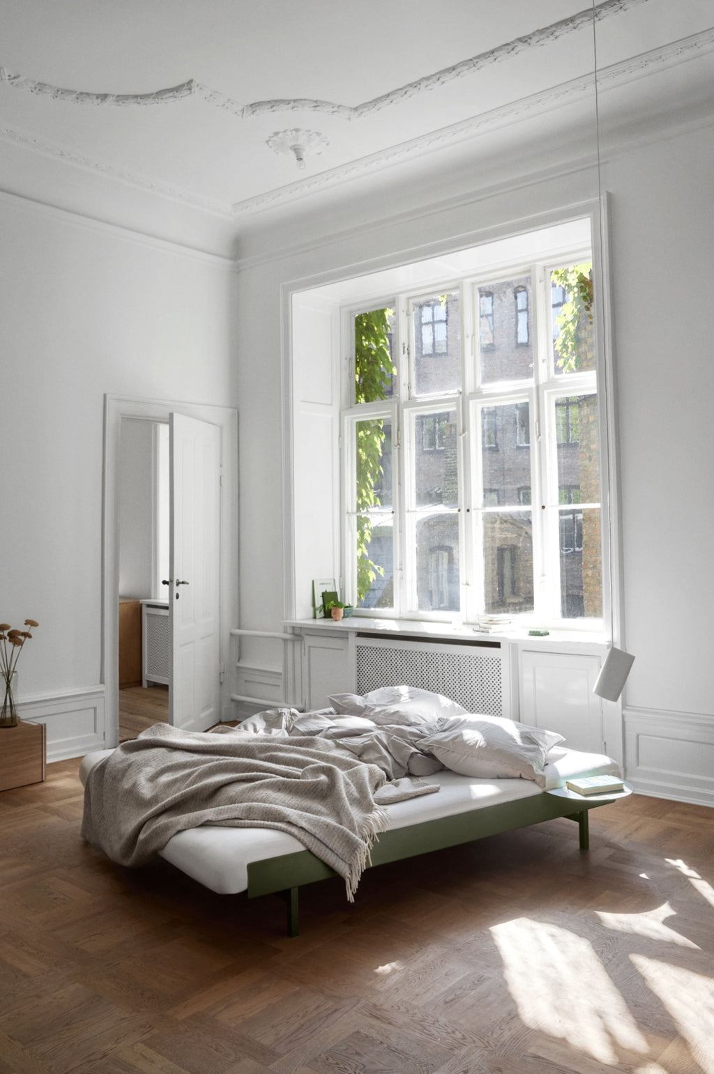 Moebe Pine Green Bed: Adjustable Minimalist Steel Frame 90-180 cm