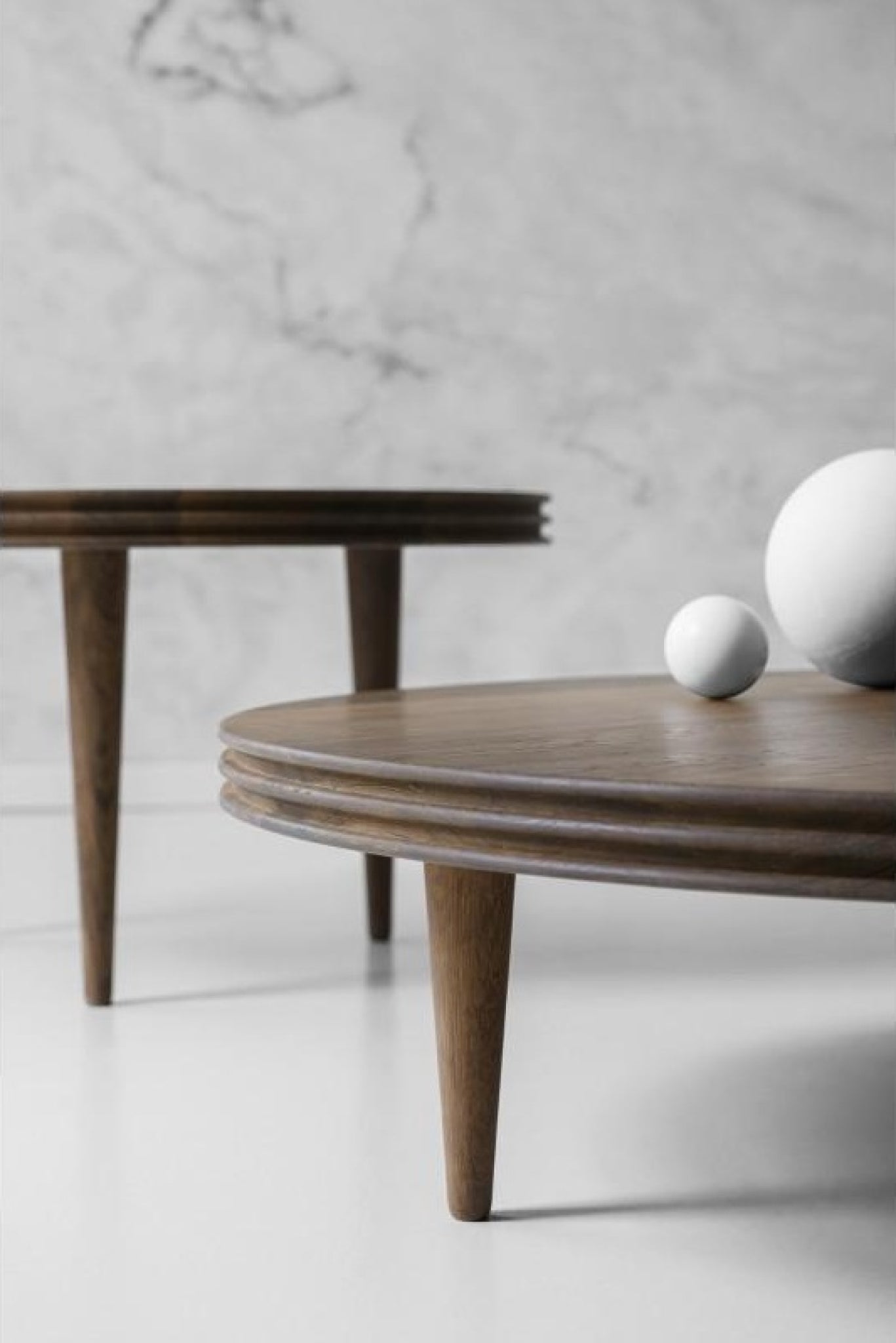 DK3 Groove Three-legged side table oak smoked, ØxH 110x37,5 cm