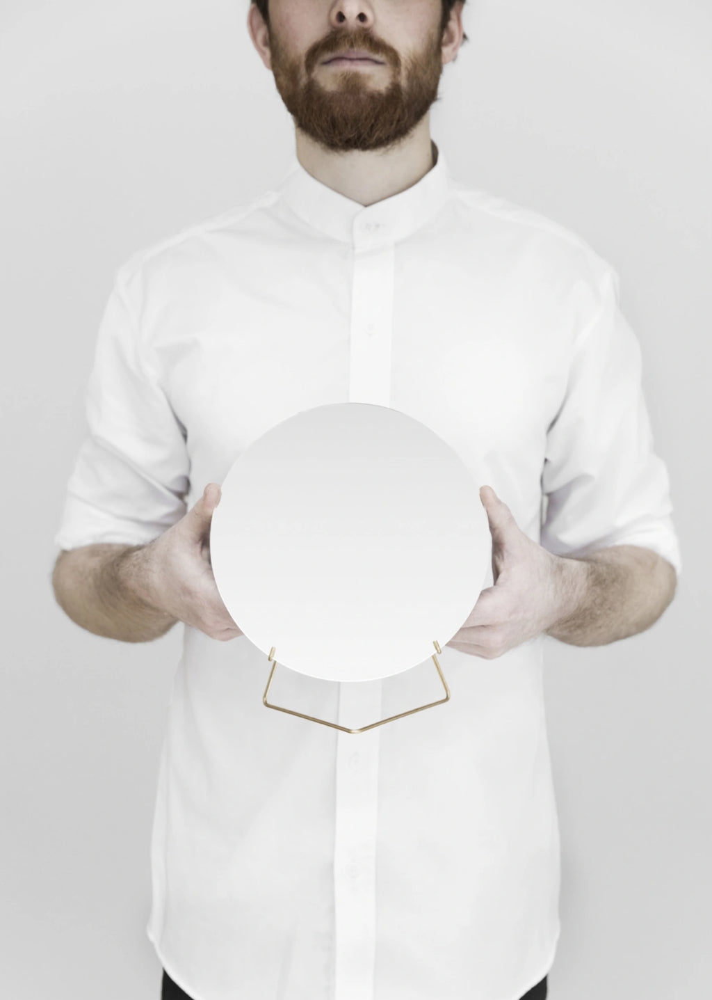 Elegant Moebe Standing Mirror Ø20 cm in Brass - Minimalist Design Decor