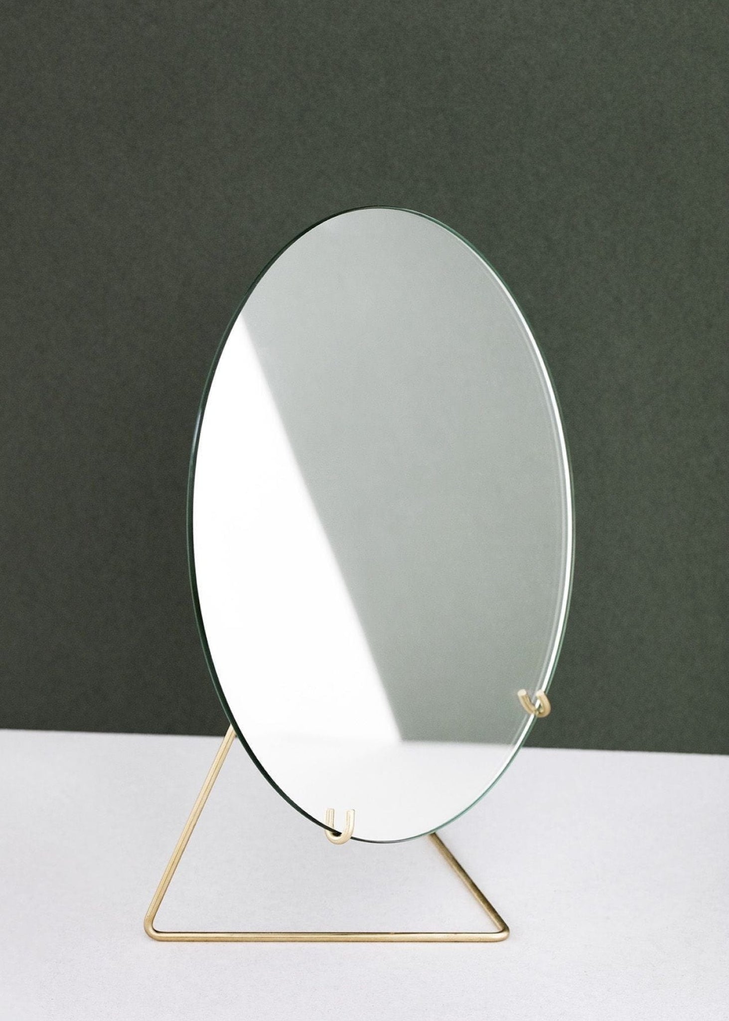 Elegant Moebe Standing Mirror Ø30 cm in Brass for Table or Shelf Decor