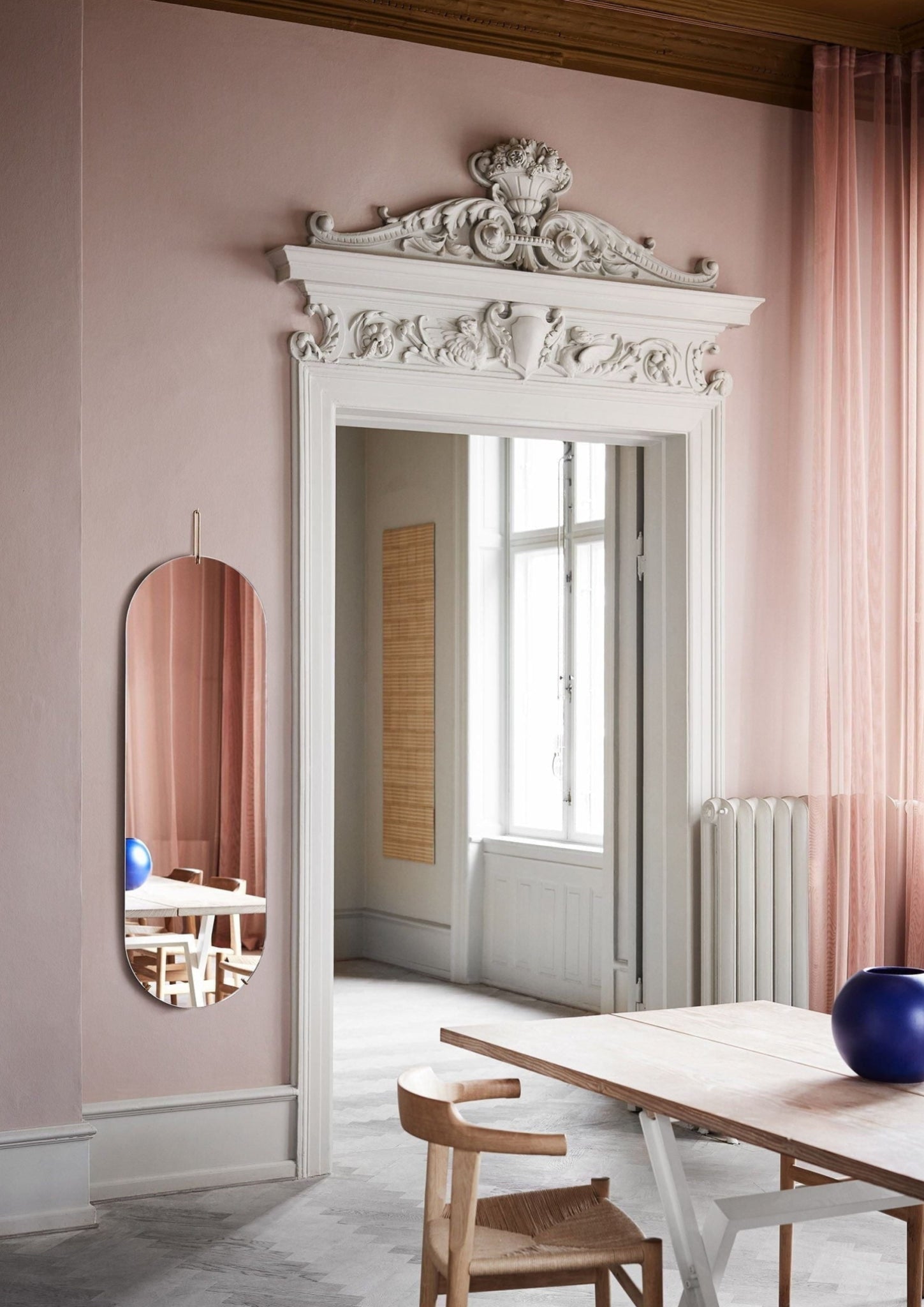 Elegant Moebe Wall Mirror 133 cm in Brass - Minimalist Design & Style