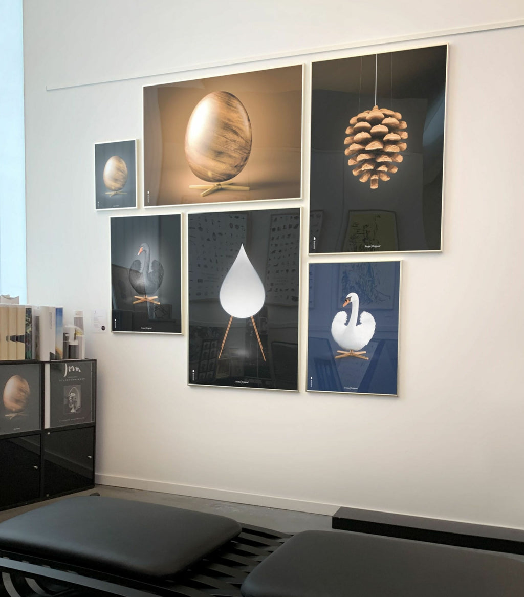 Brainchild pine cone classic poster, frame in black lacquered wood 30x40 cm, black background