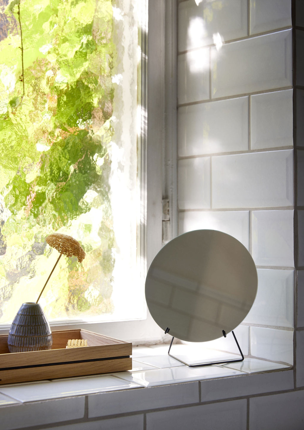 Sleek Moebe Standing Mirror Ø30 cm in Black - Minimalist Design