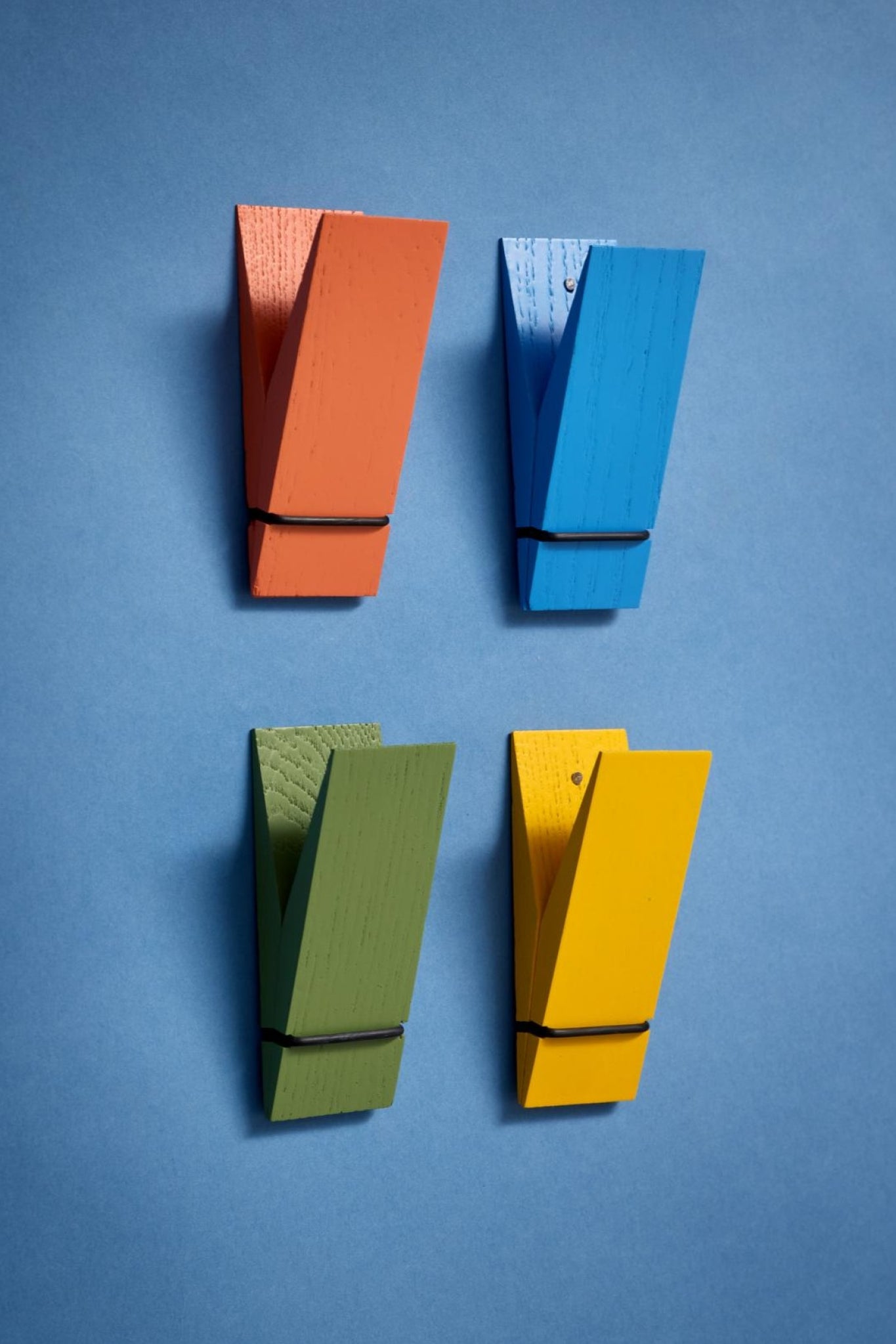 Moebe Pinch Blue: Stylish Oak Keepsake Holder for Treasured Memories