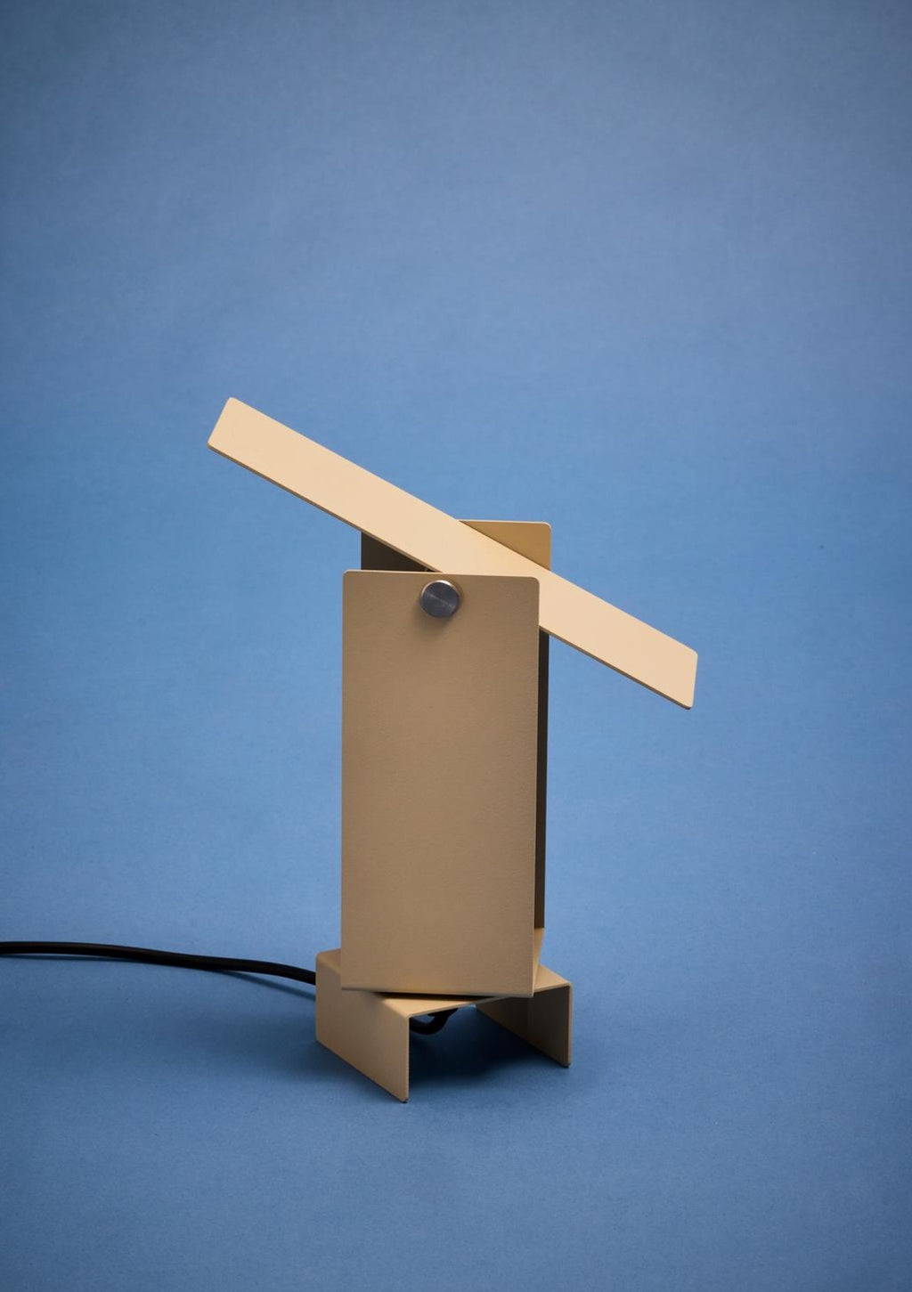 Illuminate Your Space with MOEBE's Sand Pivoting Table Lamp - Danish Design