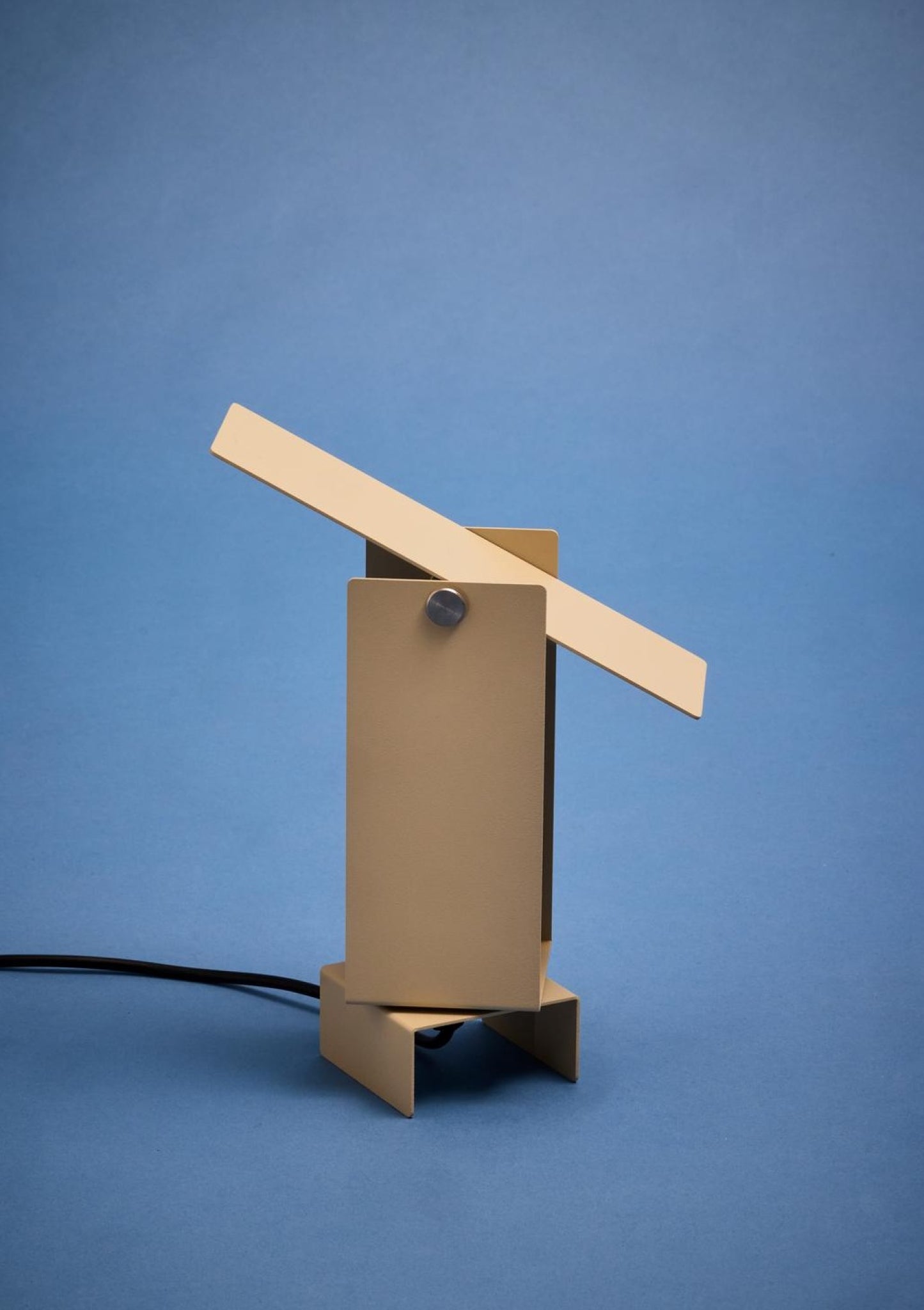 Illuminate Your Space with MOEBE's Sand Pivoting Table Lamp - Danish Design