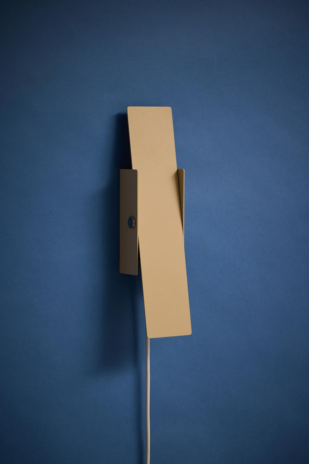 MOEBE Pivoting Wall Lamp in Sand: Minimalist Danish Design Lighting