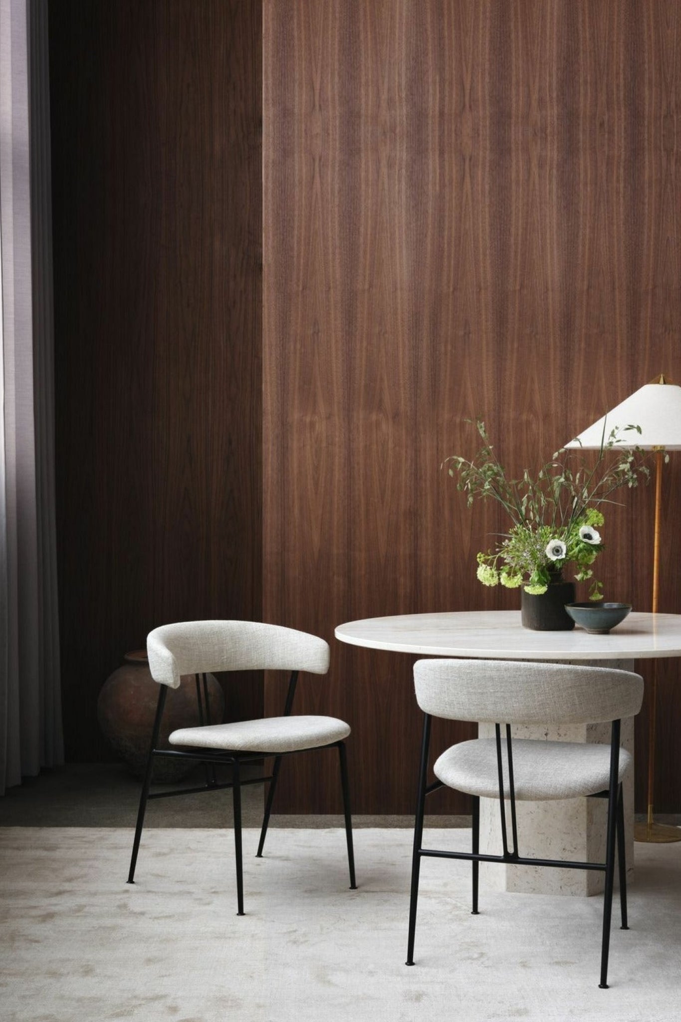 Gubi Violin Dining Chair Fully Upholstered, Svevo (002)