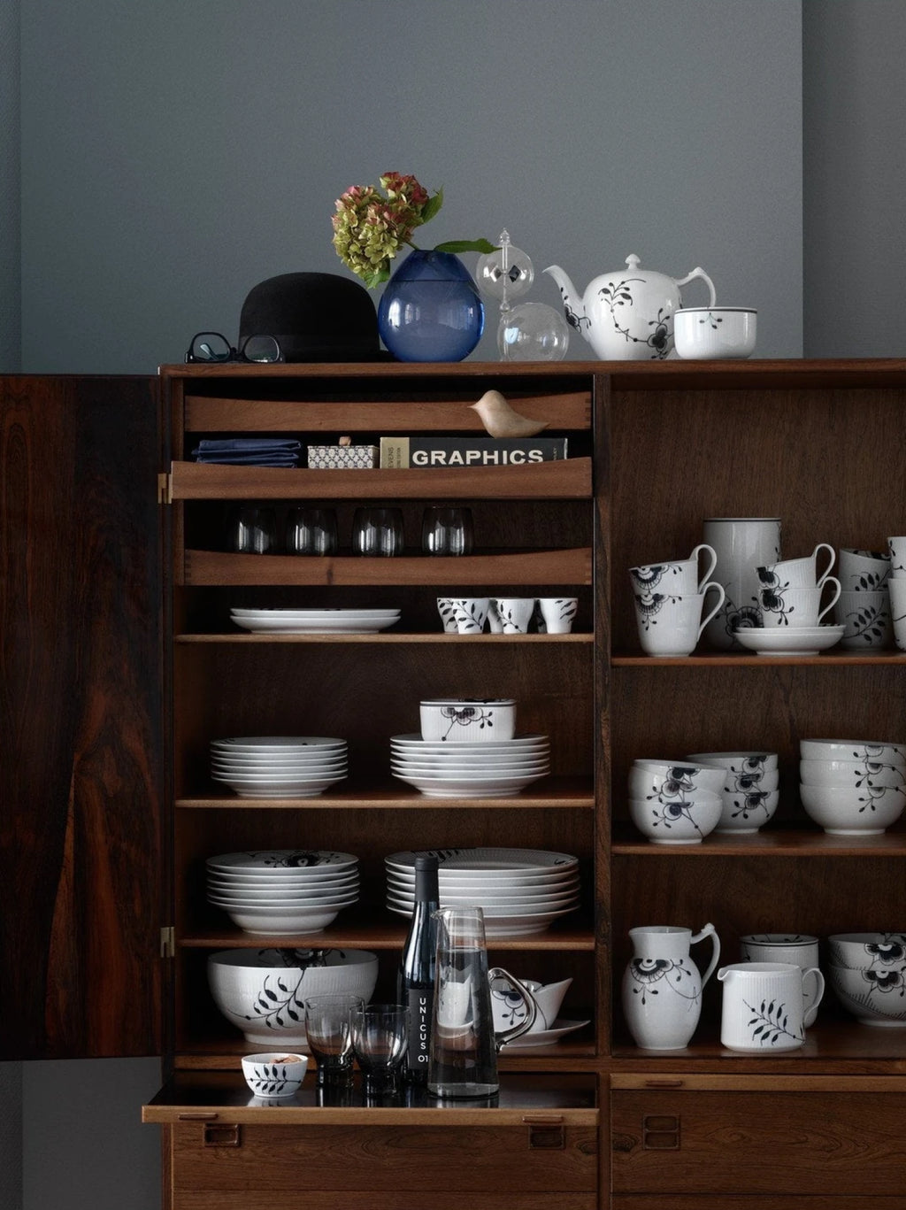 Royal Copenhagen Black Fluted Mega Plate, 23cm