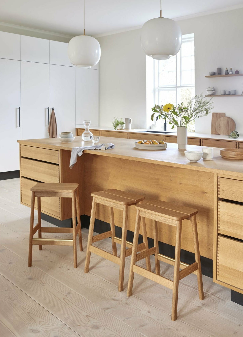 Form & Refine Alcoa Large Stoneware Vase — Light Grey 23 Cm, Matt/gloss