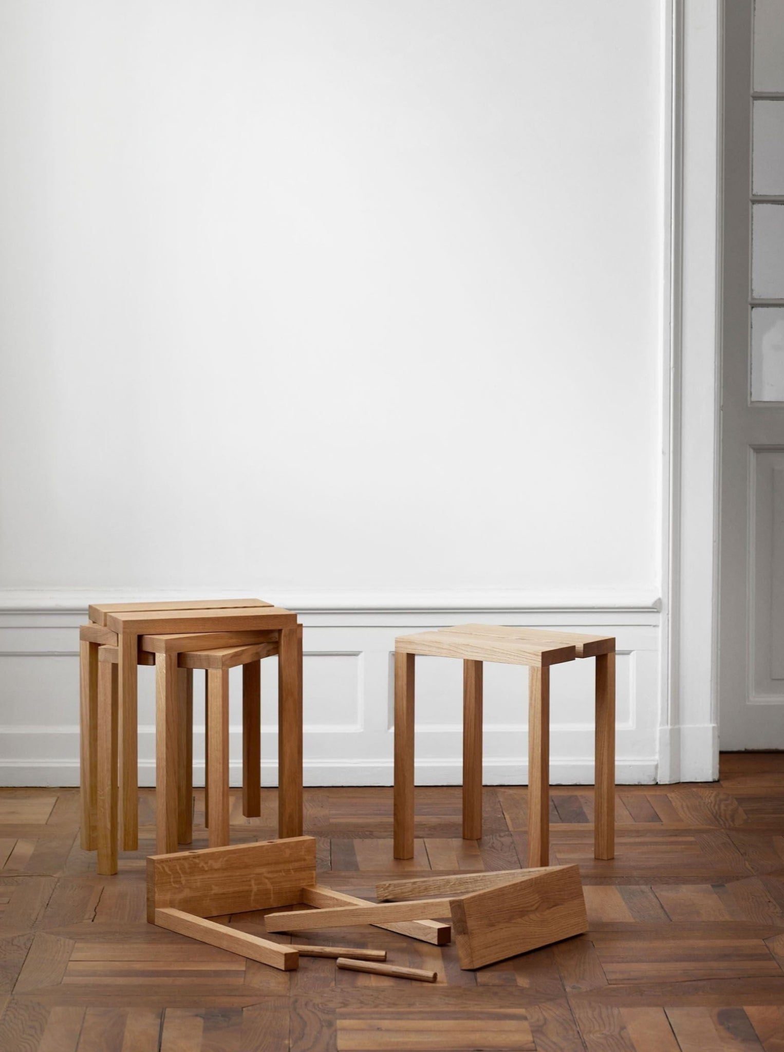 Versatile Moebe Peg Stool: Oak Seat, Table & Stand - Stackable & Portable