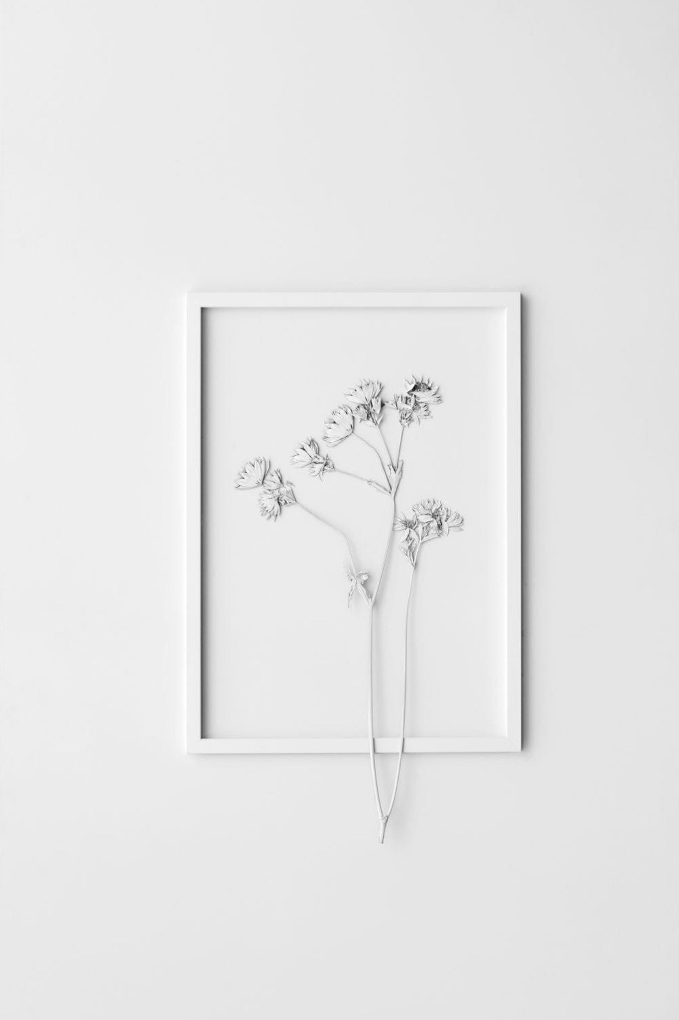 Moebe A5 White Frame: Stylish Acrylic & Aluminum Design, Made in Europe