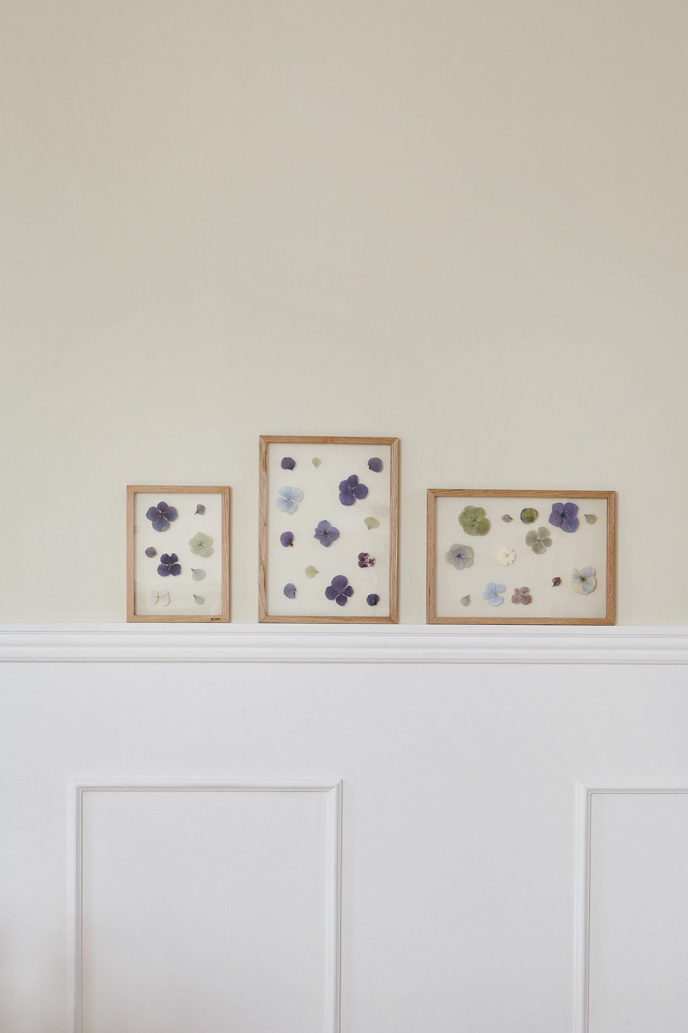 Moebe A3 Oak Frame: Stylish European Design with Acrylic Glass