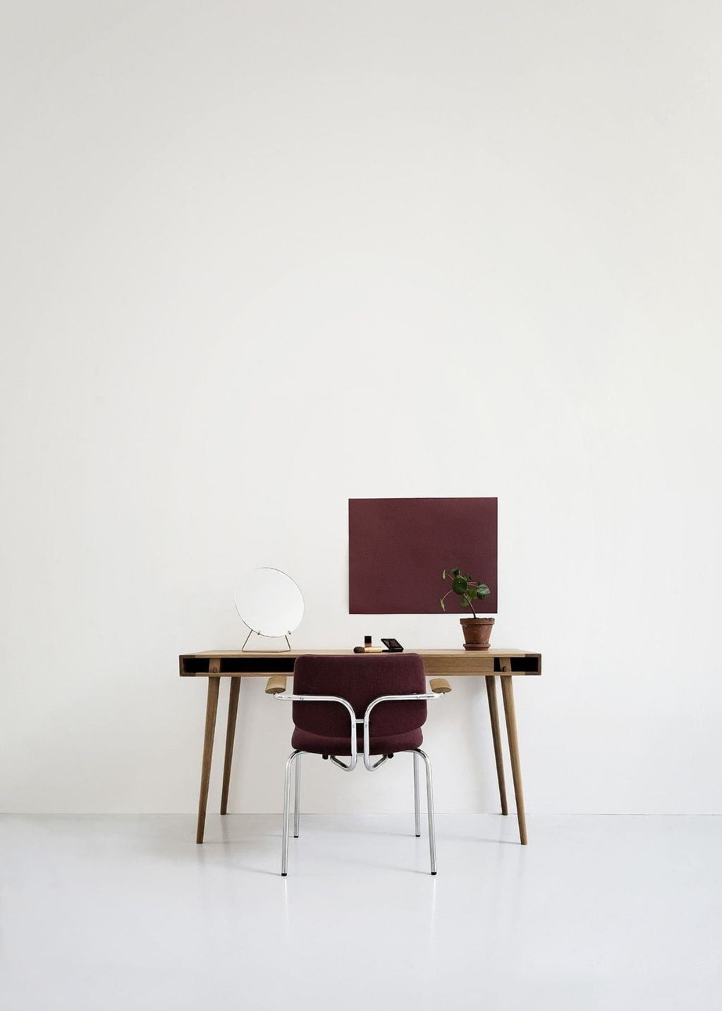 Elegant Moebe Standing Mirror Ø20 cm in Brass - Minimalist Design Decor