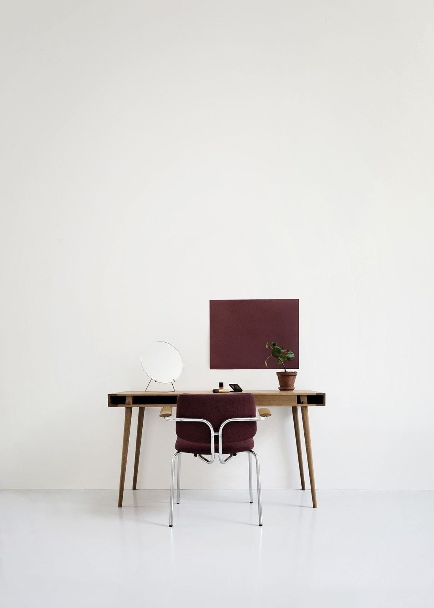 Elegant Moebe Standing Mirror Ø20 cm in Brass - Minimalist Design Decor