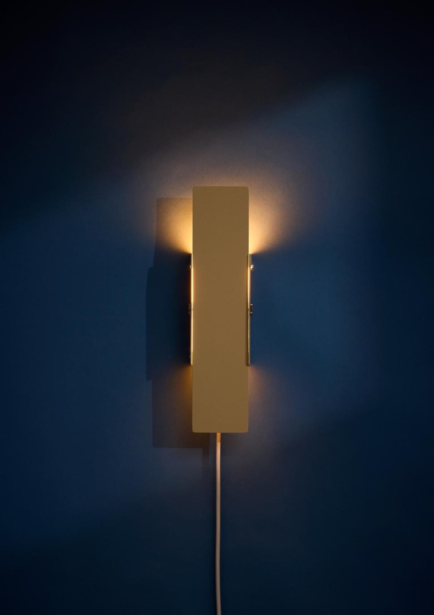 MOEBE Pivoting Wall Lamp in Sand: Minimalist Danish Design Lighting
