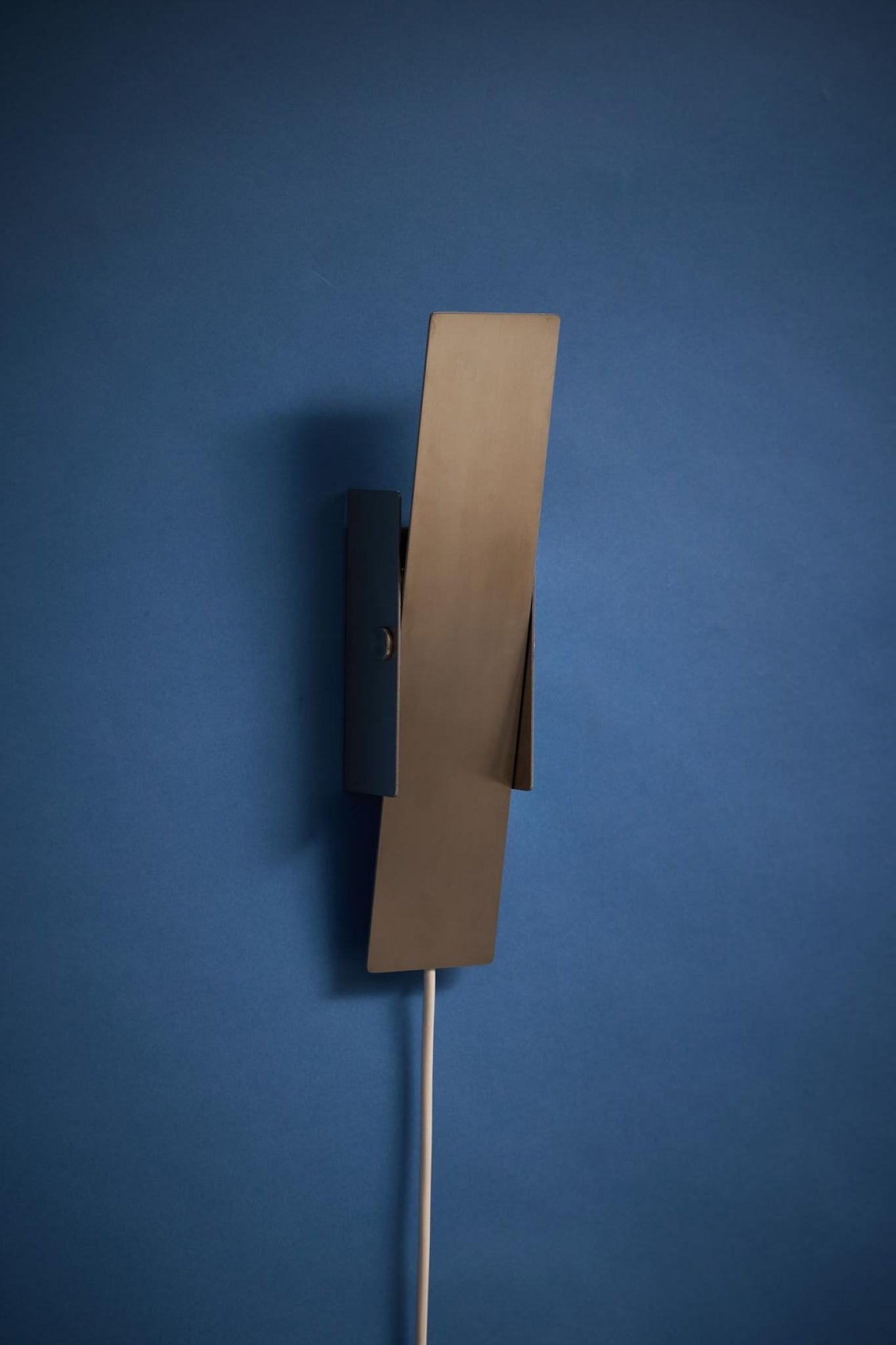 Illuminate Your Space with MOEBE's Stainless Steel Pivoting Wall Lamp