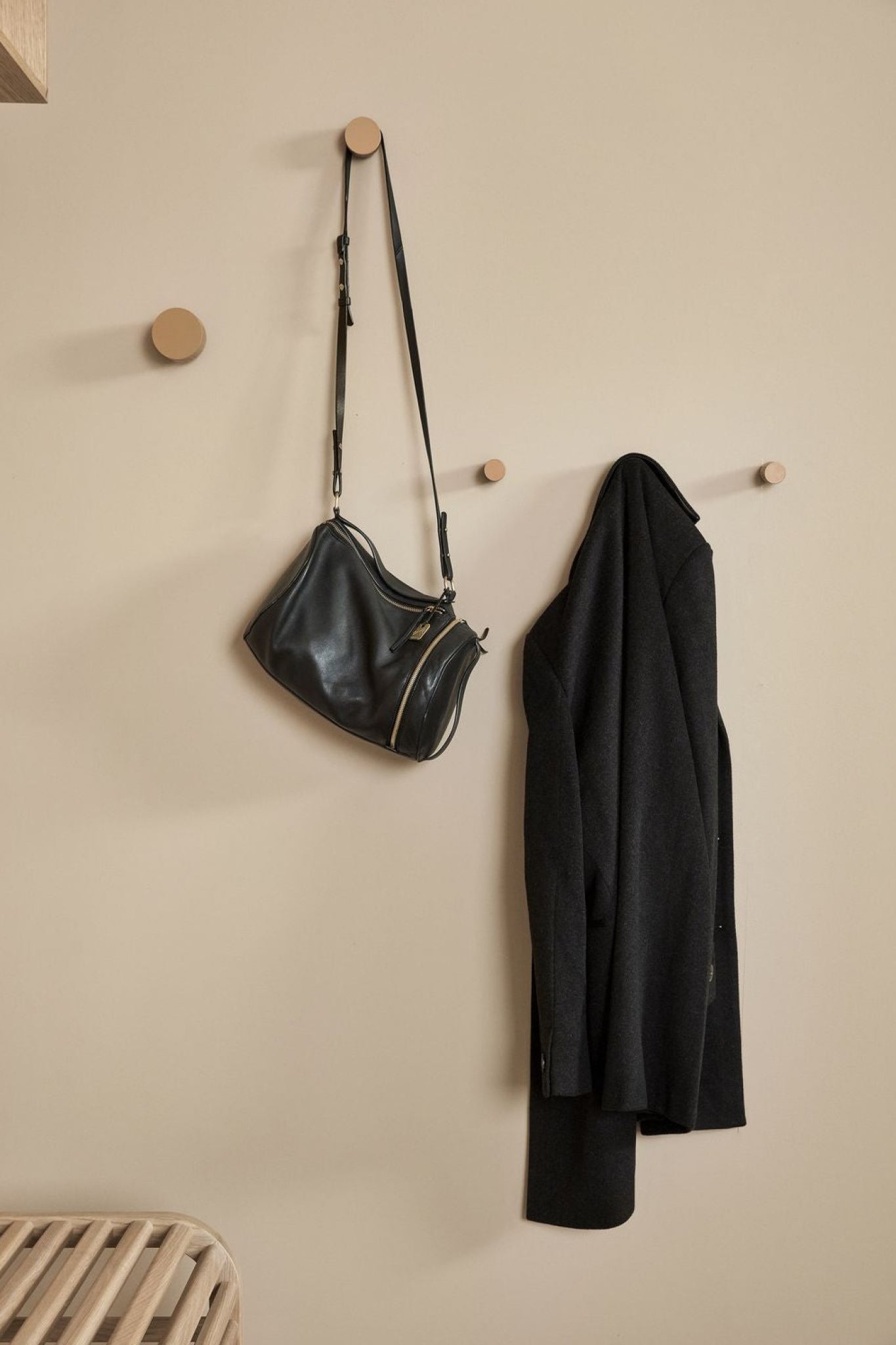 Andersen Furniture Contrast Hook Ø7 cm, Oak/Black