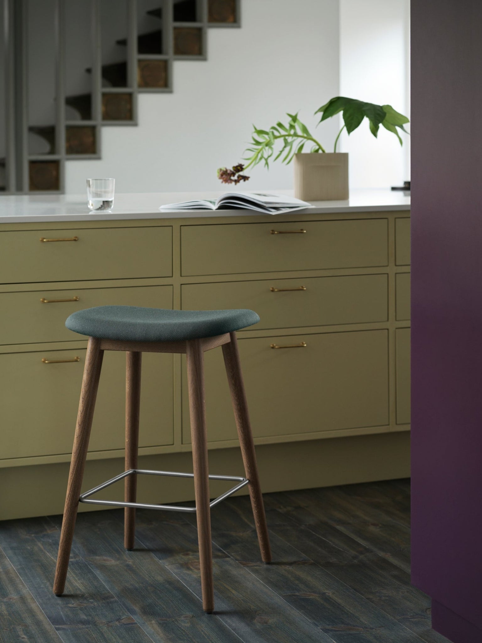 Muuto Fiber Bar Chair Wood Base Black/Black Plastic Seat