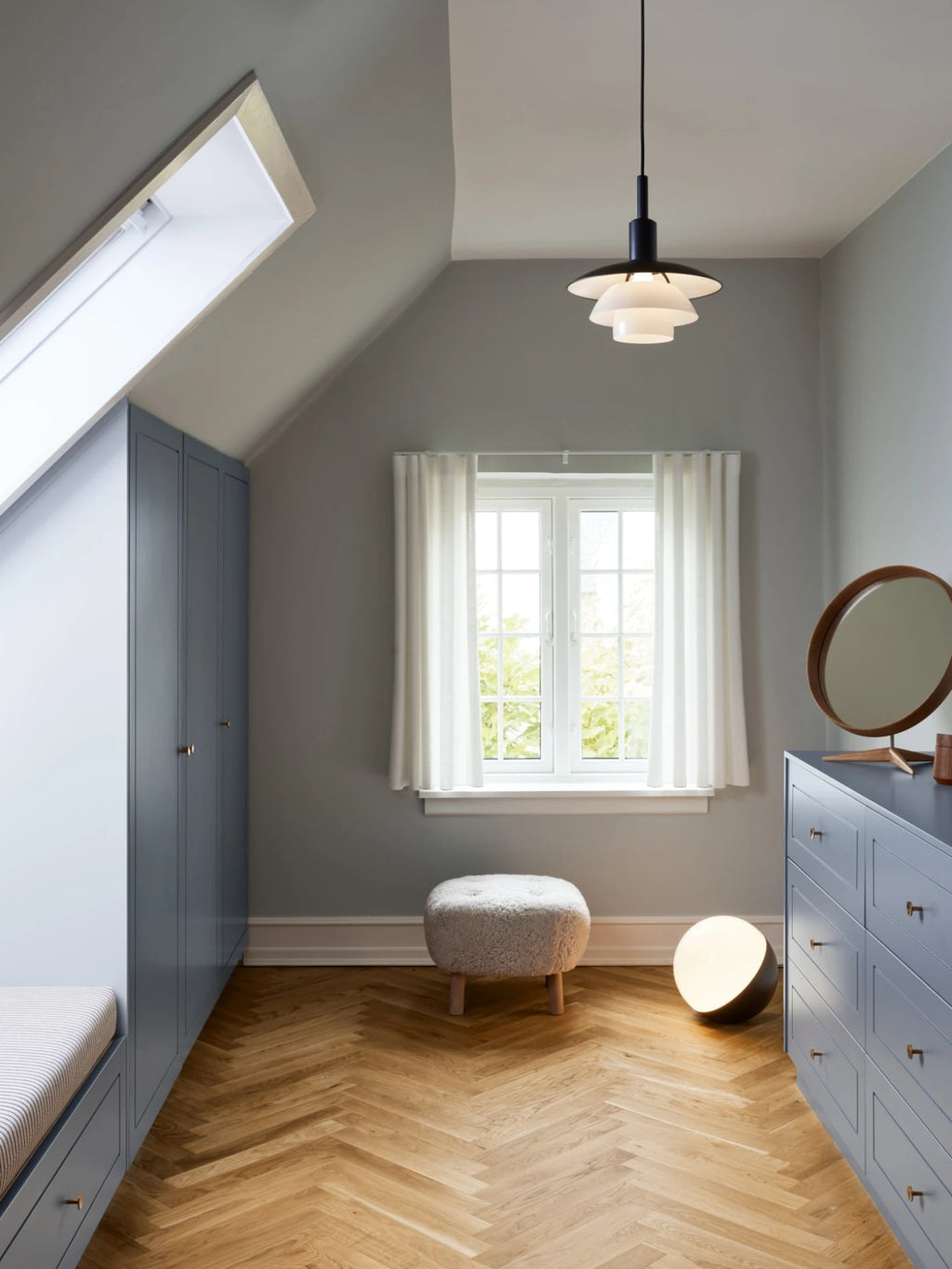 Louis Poulsen PH 3/3 Pendel, Metal Black/Opal Glass