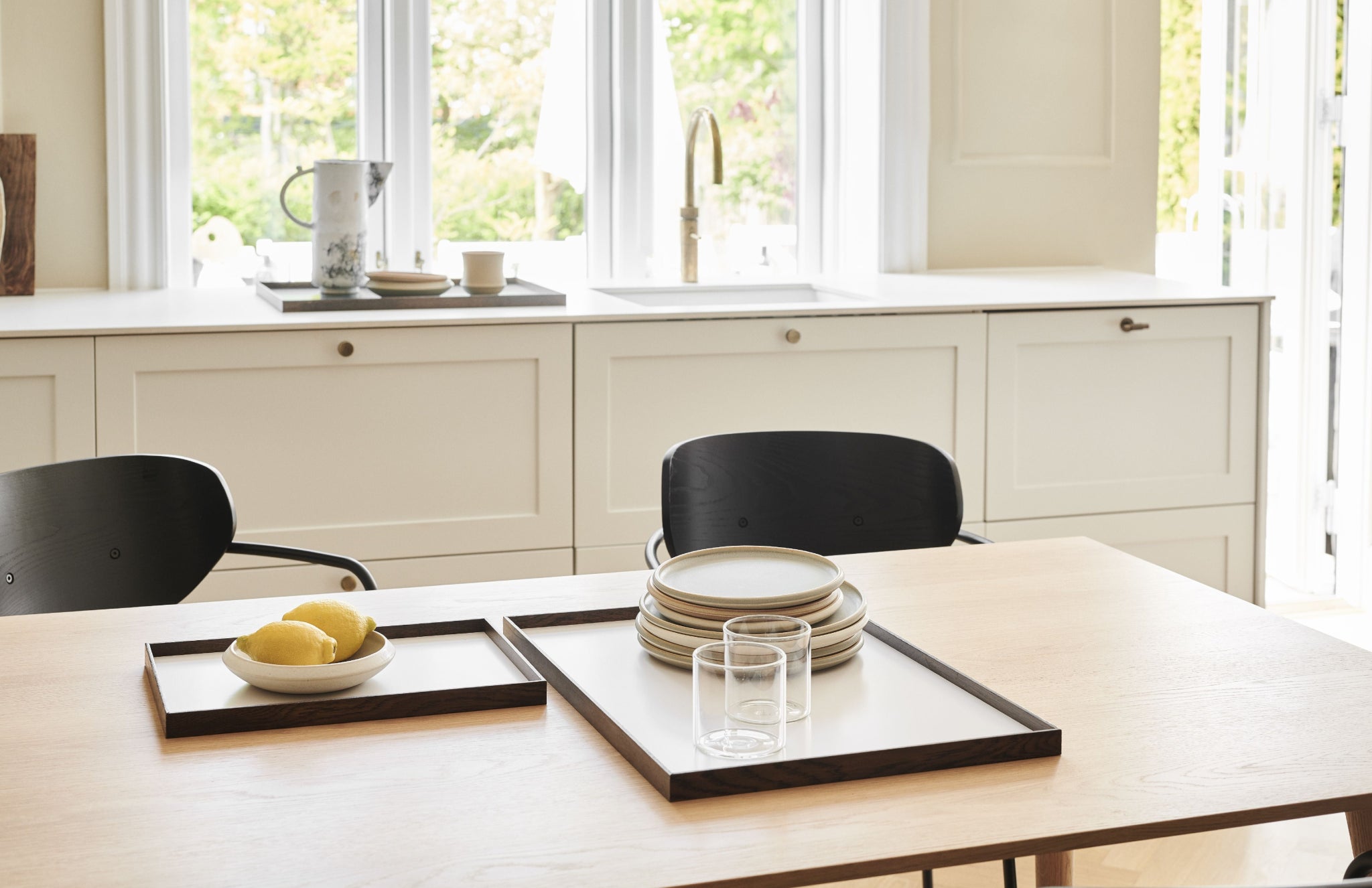 Gejst Frame Tray Smoked Oak & Beige — Medium Oak Leather 45×48×28 Cm