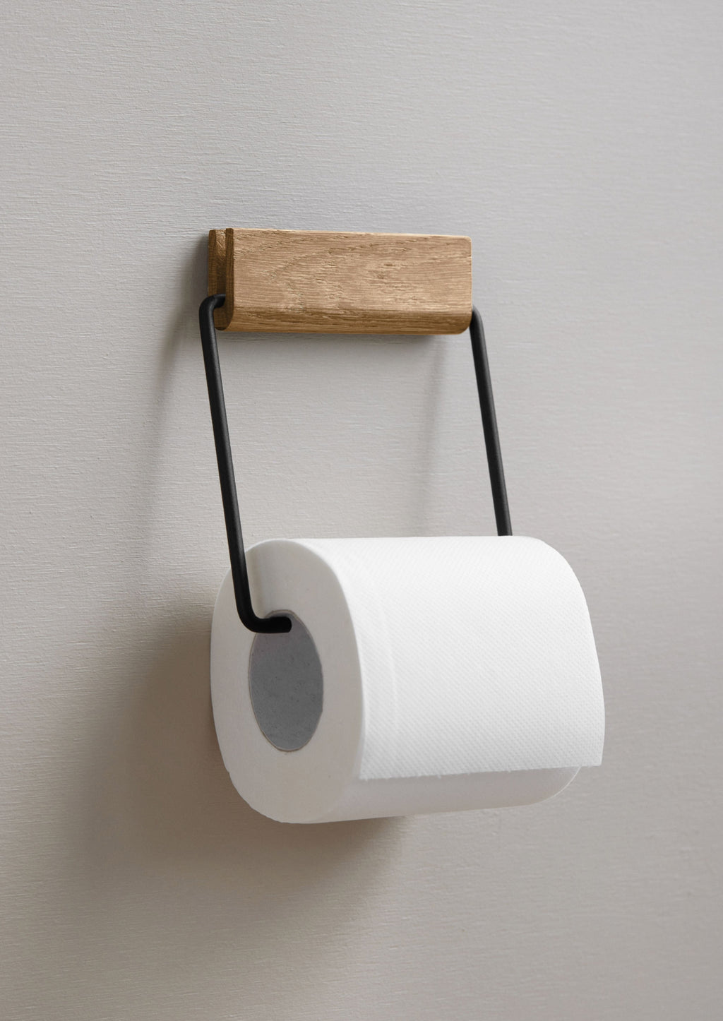 Stylish Moebe Oak & Black Toilet Paper Holder - Durable & Water-Resistant