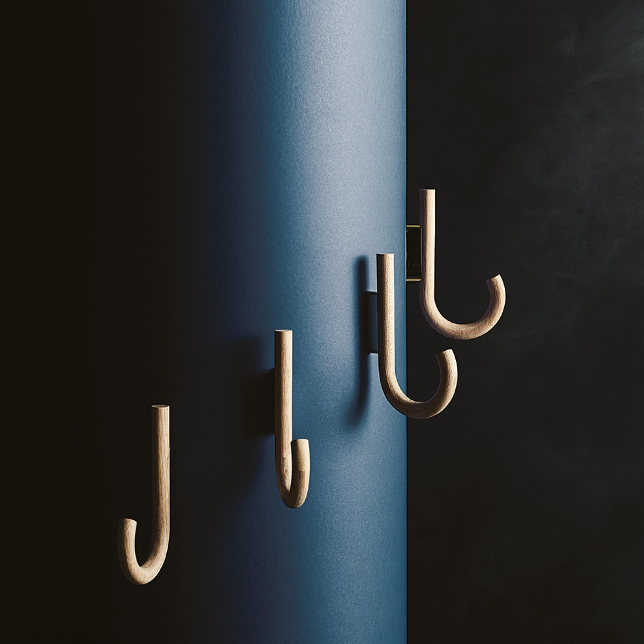 Gejst Hook Black Oak & Black Chrome Hook 1.9 Cm — For Jackets & Towels