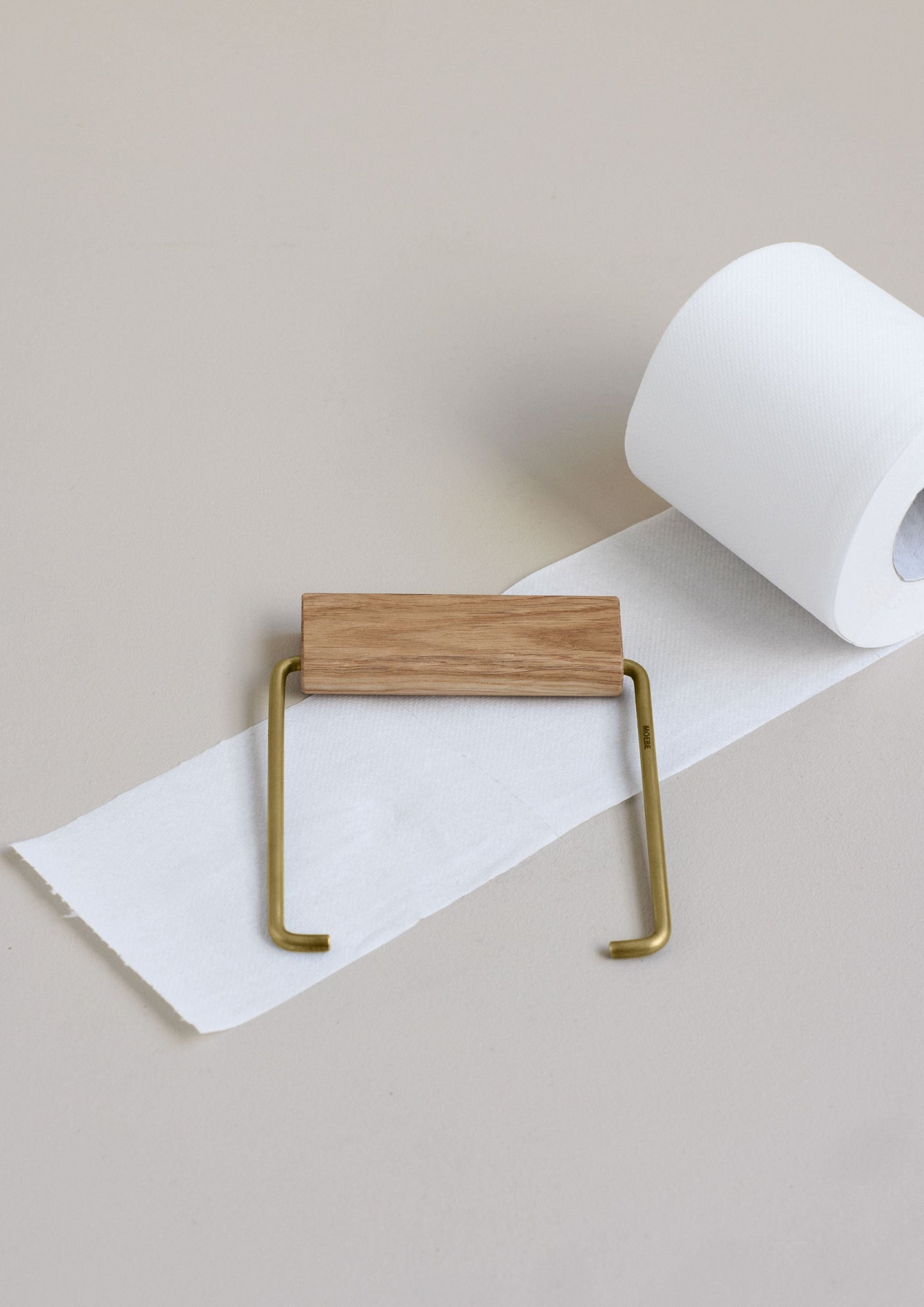 Elegant Oak & Brass Moebe Toilet Paper Holder - Durable & Stylish Design