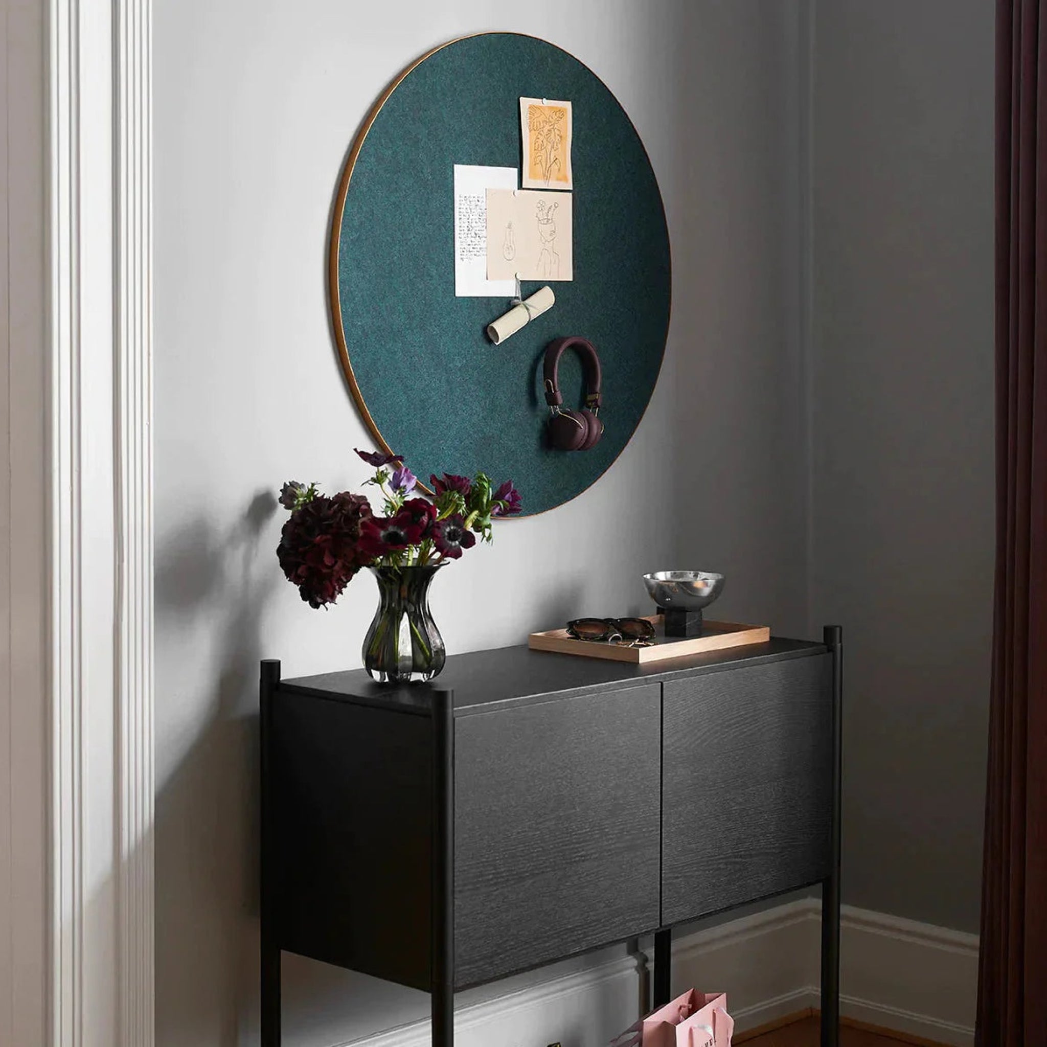 Gejst Retell Pinboard Ø80 Cm — Green Felt & Brass Frame, Acoustic