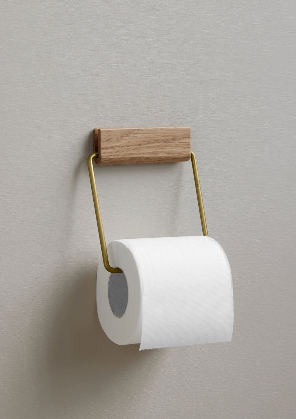 Elegant Oak & Brass Moebe Toilet Paper Holder - Durable & Stylish Design