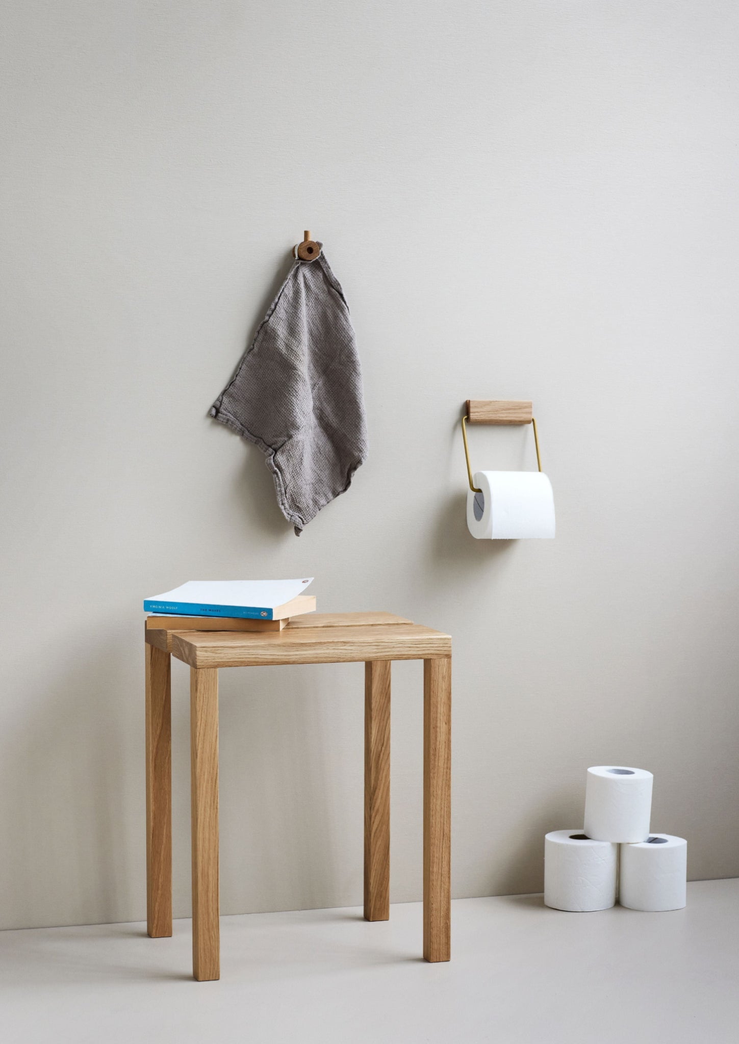 Elegant Oak & Brass Moebe Toilet Paper Holder - Durable & Stylish Design