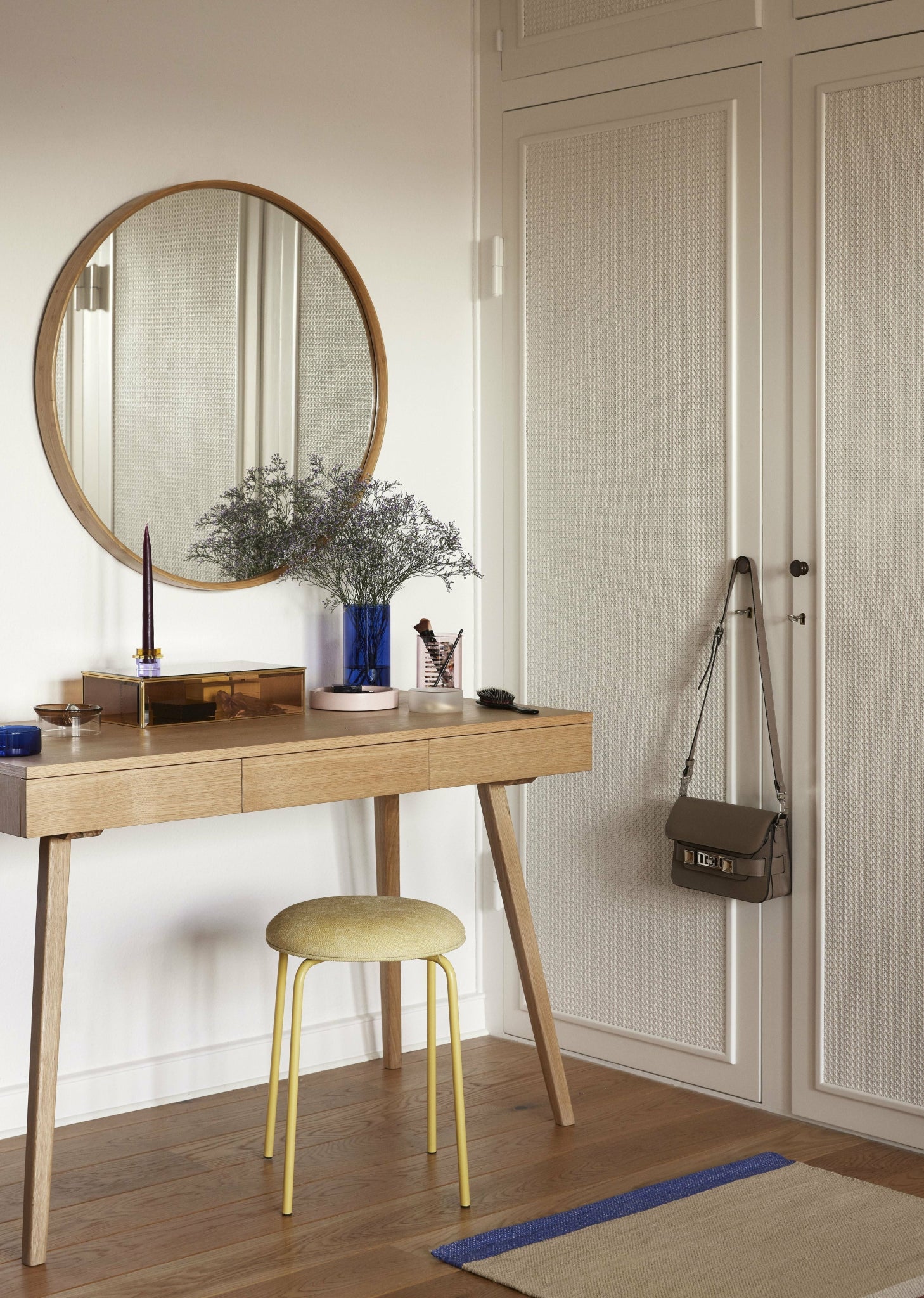 Hübsch Flow Bowl: Handmade Clear/Brown Glass Decorative Centerpiece