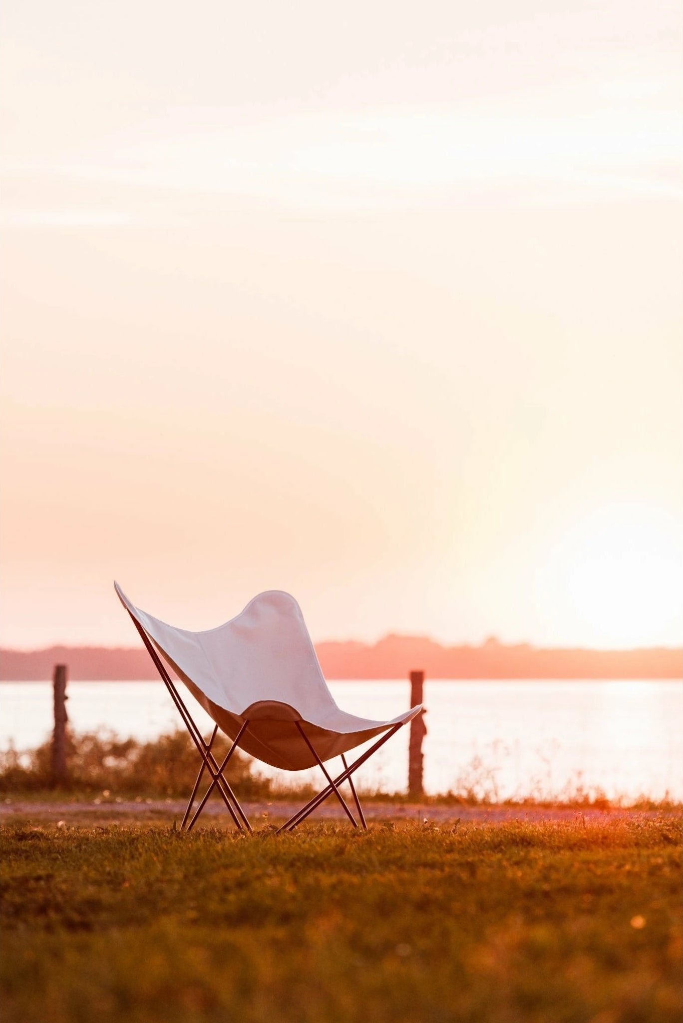 Cuero Sunshine Mariposa Butterfly Chair, Oyster/Grey Outdoor Frame