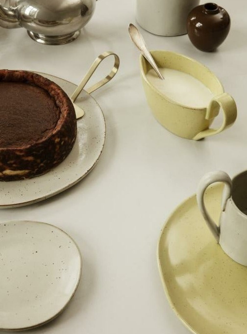 Ferm Living Flow Plate øx H 15x1.5, Off White Speckle