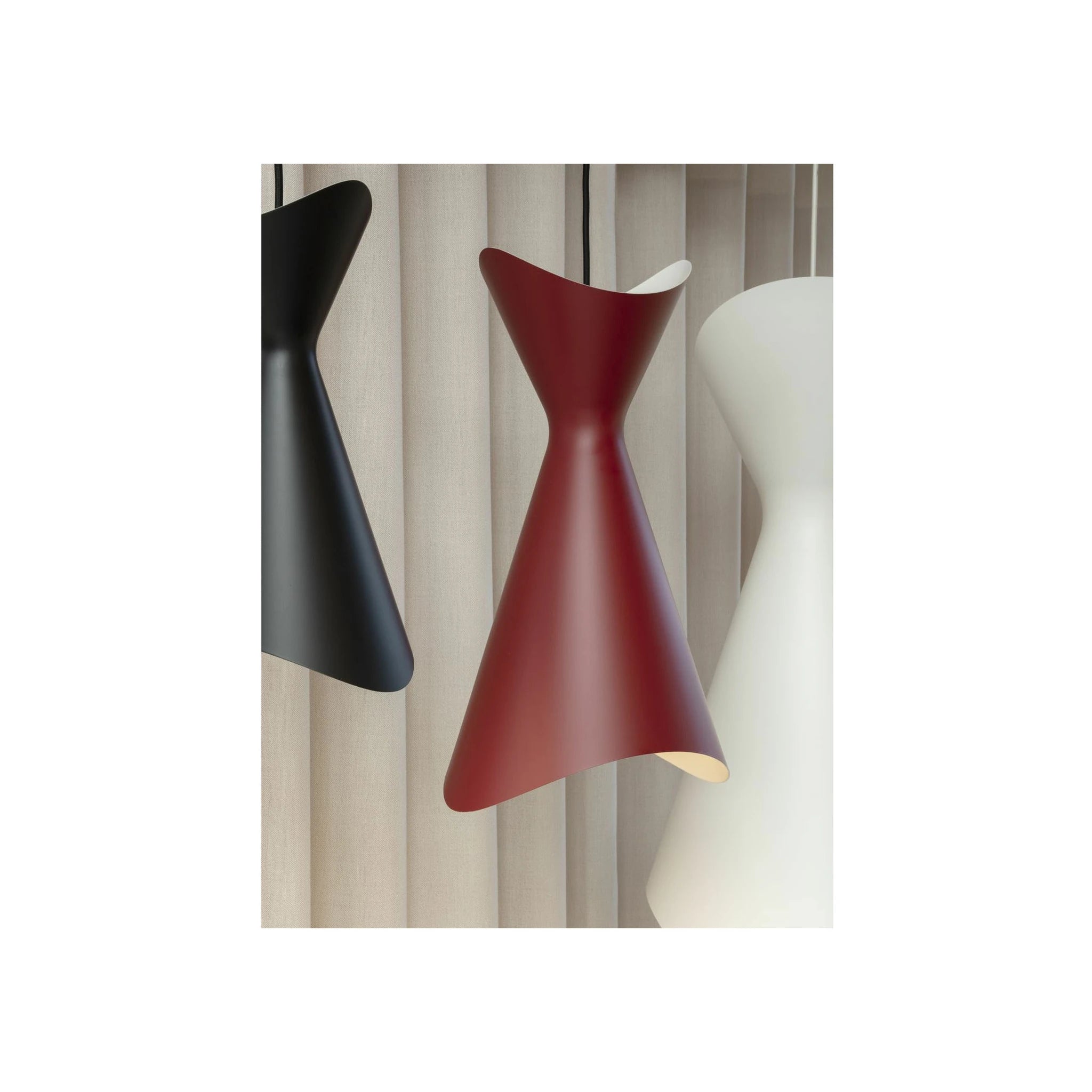 LYFA Ninotchka Pendant 27,5 cm, white