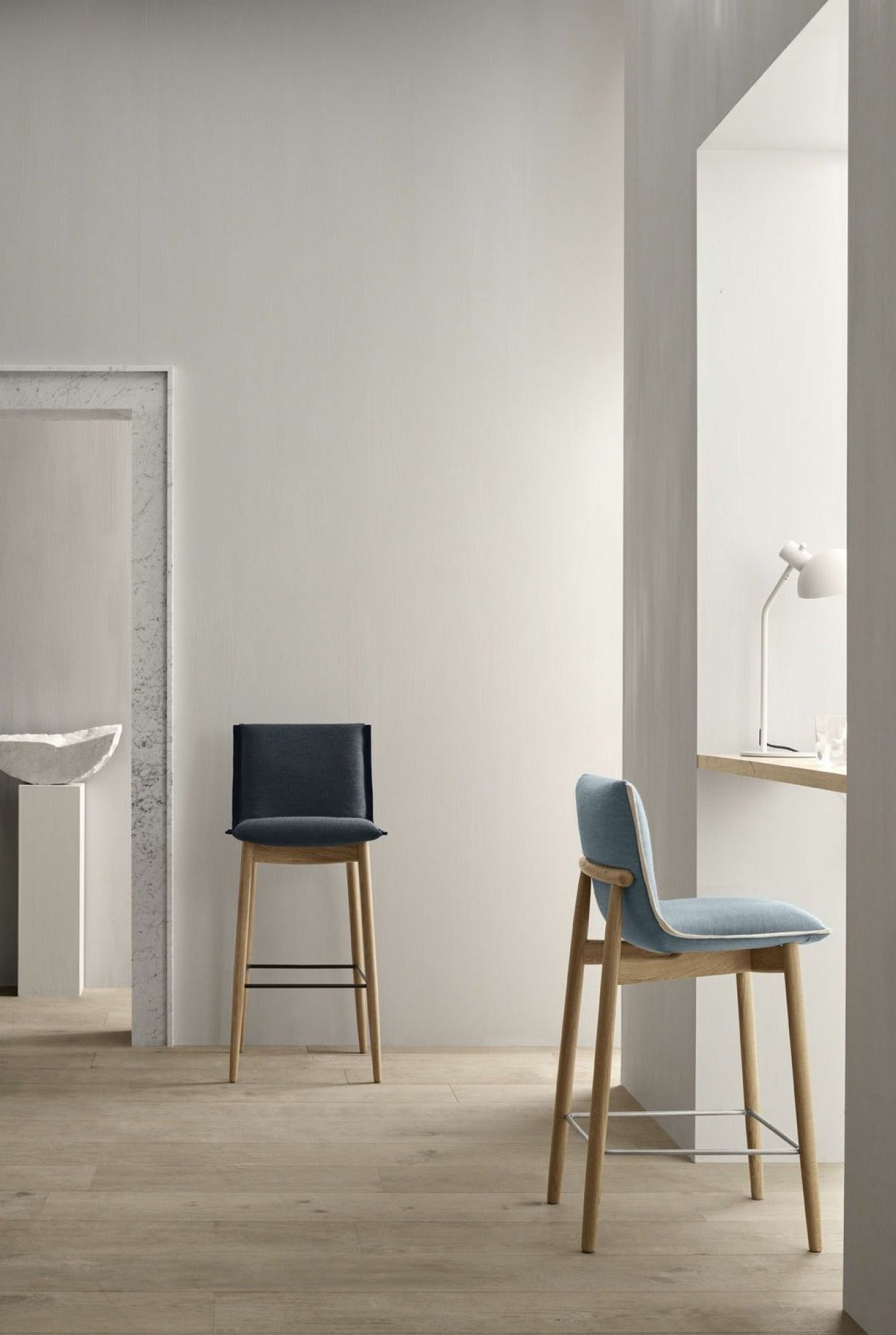 Carl Hansen E007 Embrace Bar Stool Oak Oiled, Mood 03103