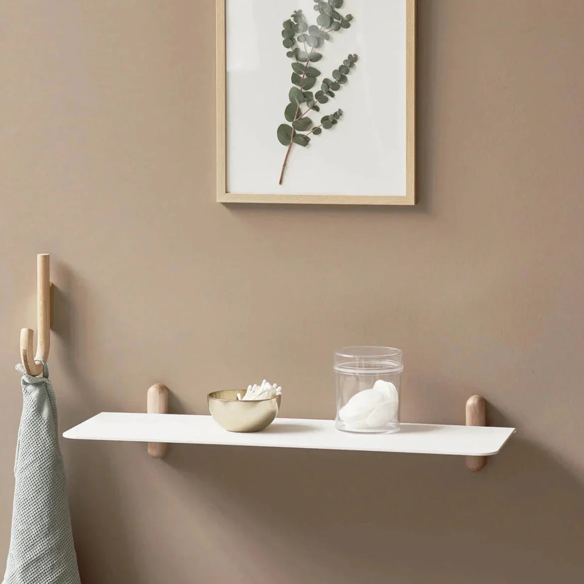 Gejst Nivo G Large Floating Wall Shelf – Light Oak & White, Minimalist