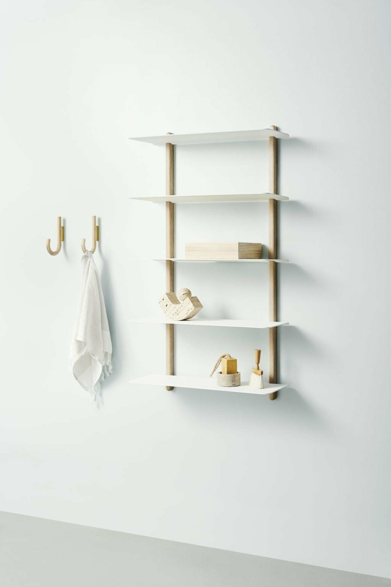 Gejst Nivo Large Wall Shelf E – Light Oak/white, 118×25 Cm, Designer